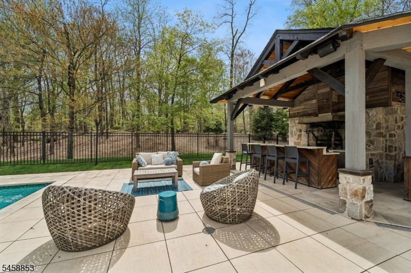 20 Pheasant Ln