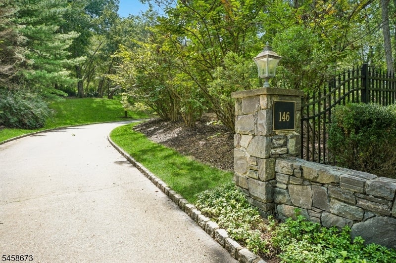 146 Village Rd