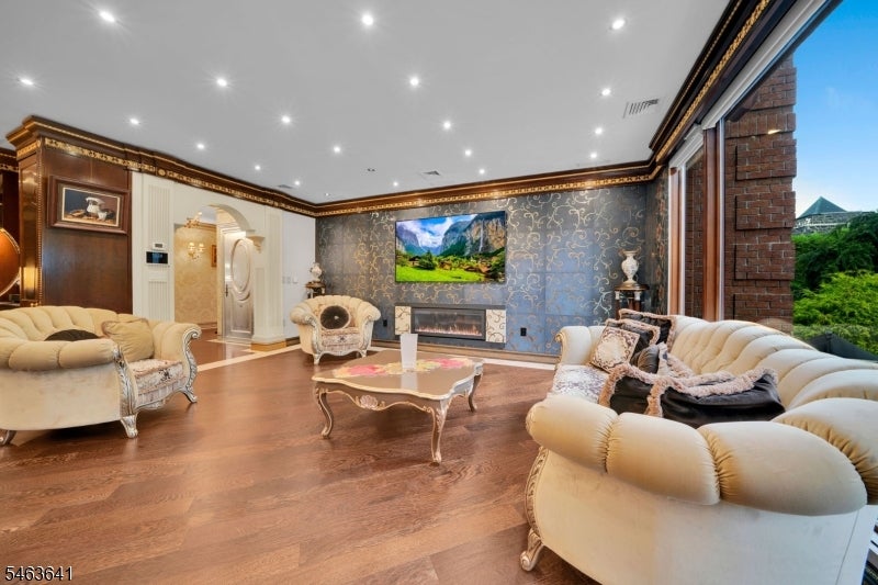 1088 Dearborn Rd