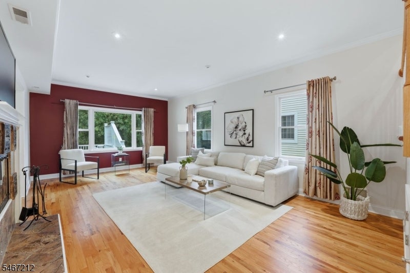 12 Vine St