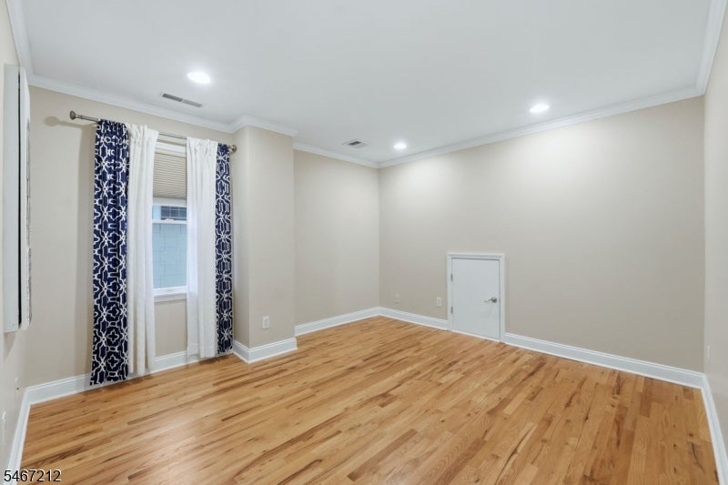 12 Vine St