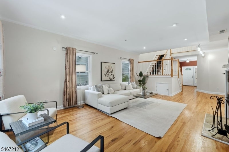 12 Vine St