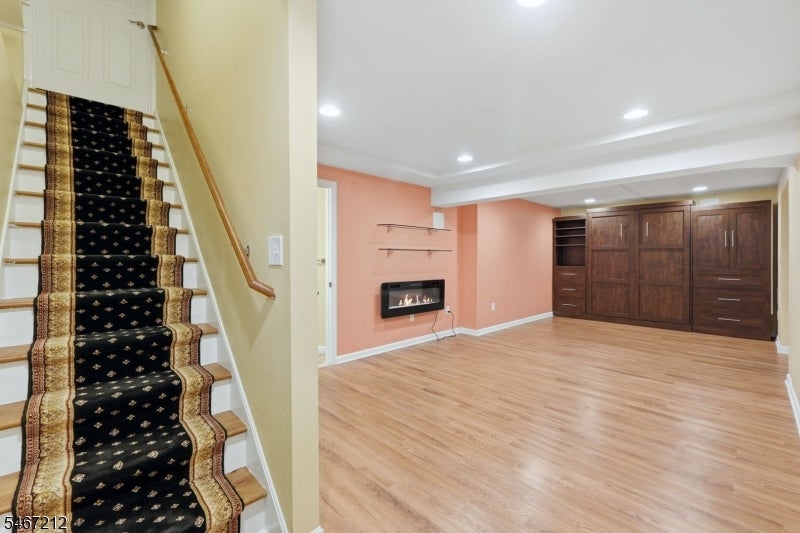 12 Vine St