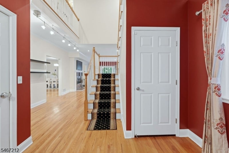 12 Vine St