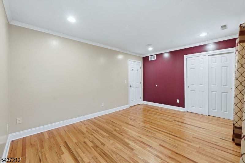 12 Vine St