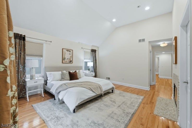 12 Vine St