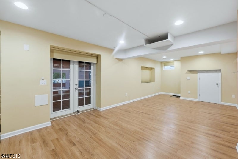 12 Vine St