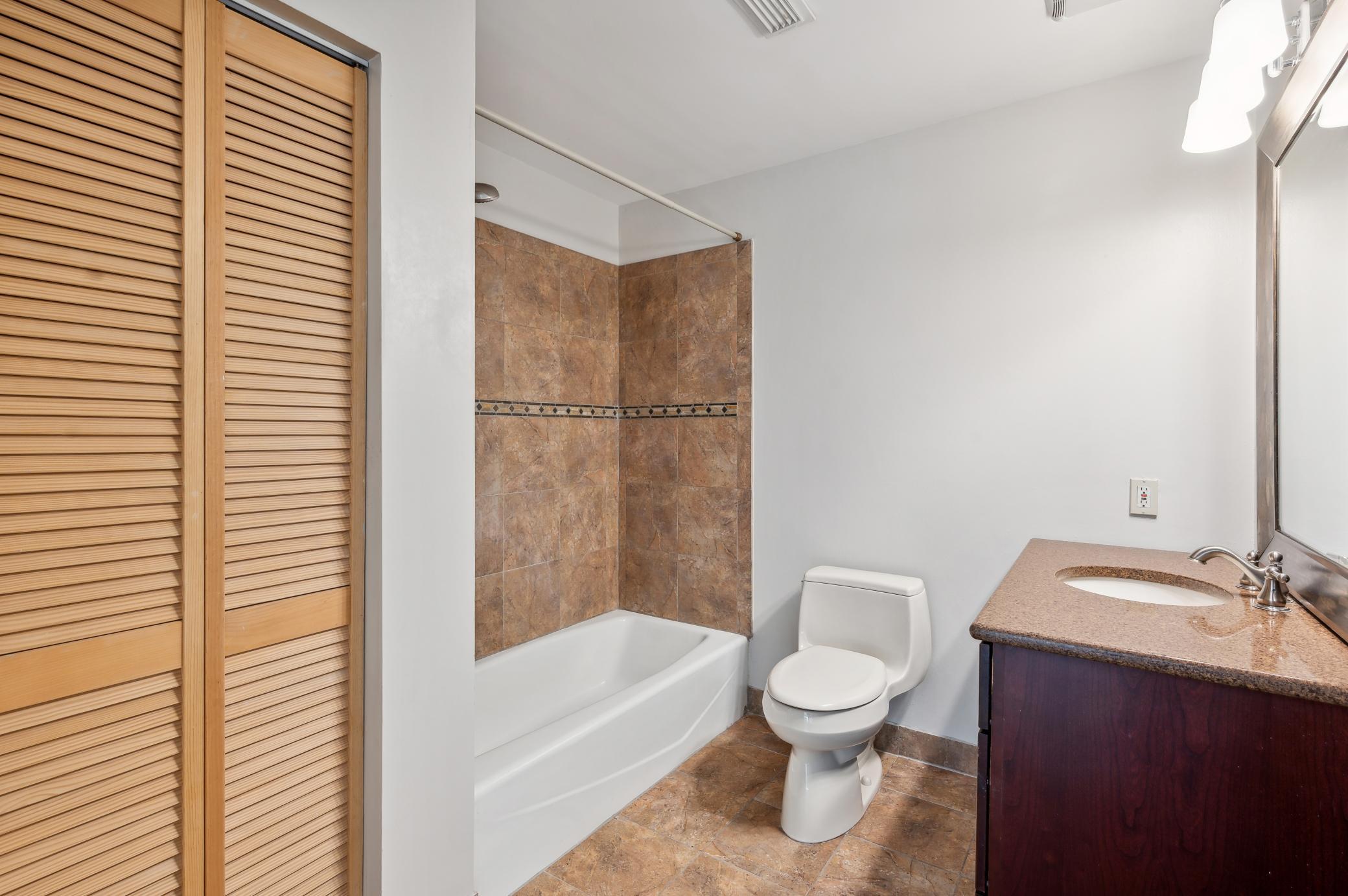 232 W Franklin Avenue Unit: #106