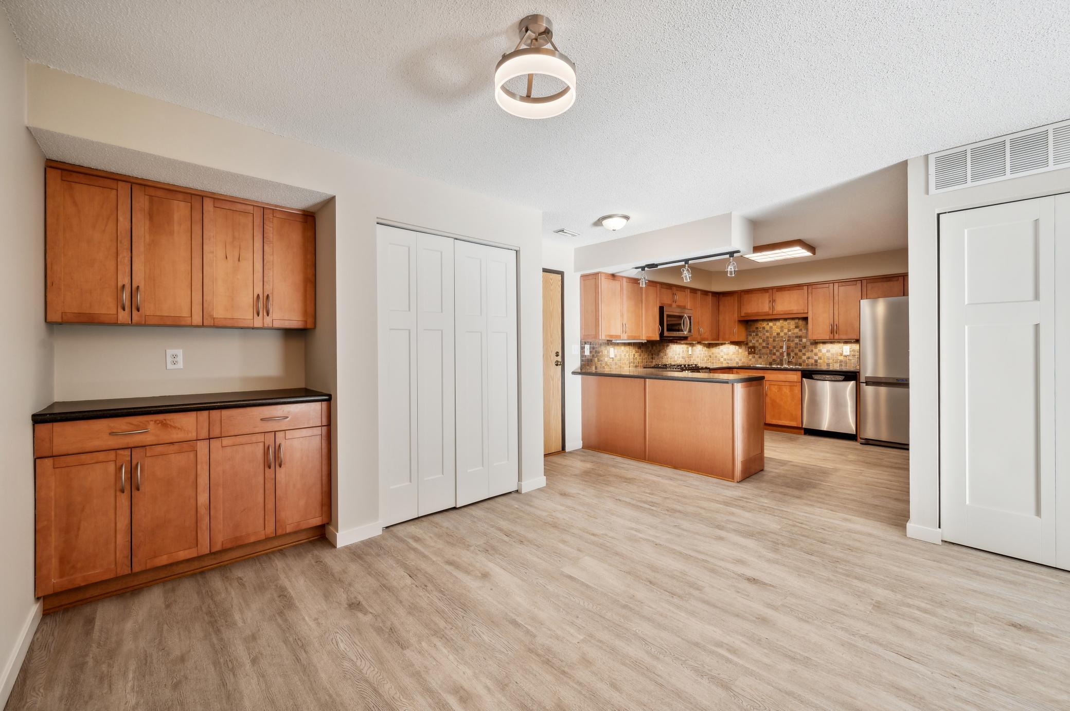 232 W Franklin Avenue Unit: #106