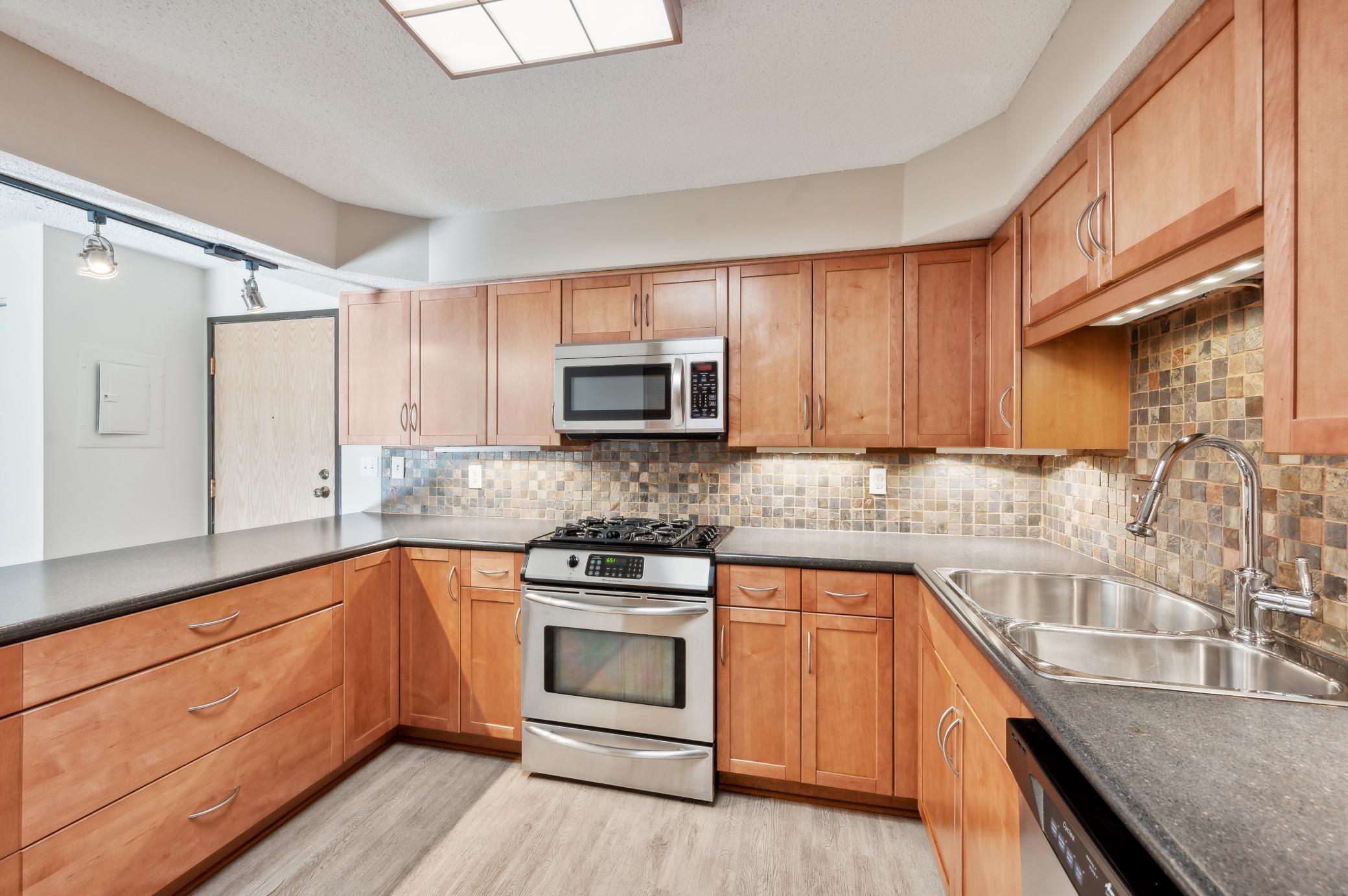 232 W Franklin Avenue Unit: #106