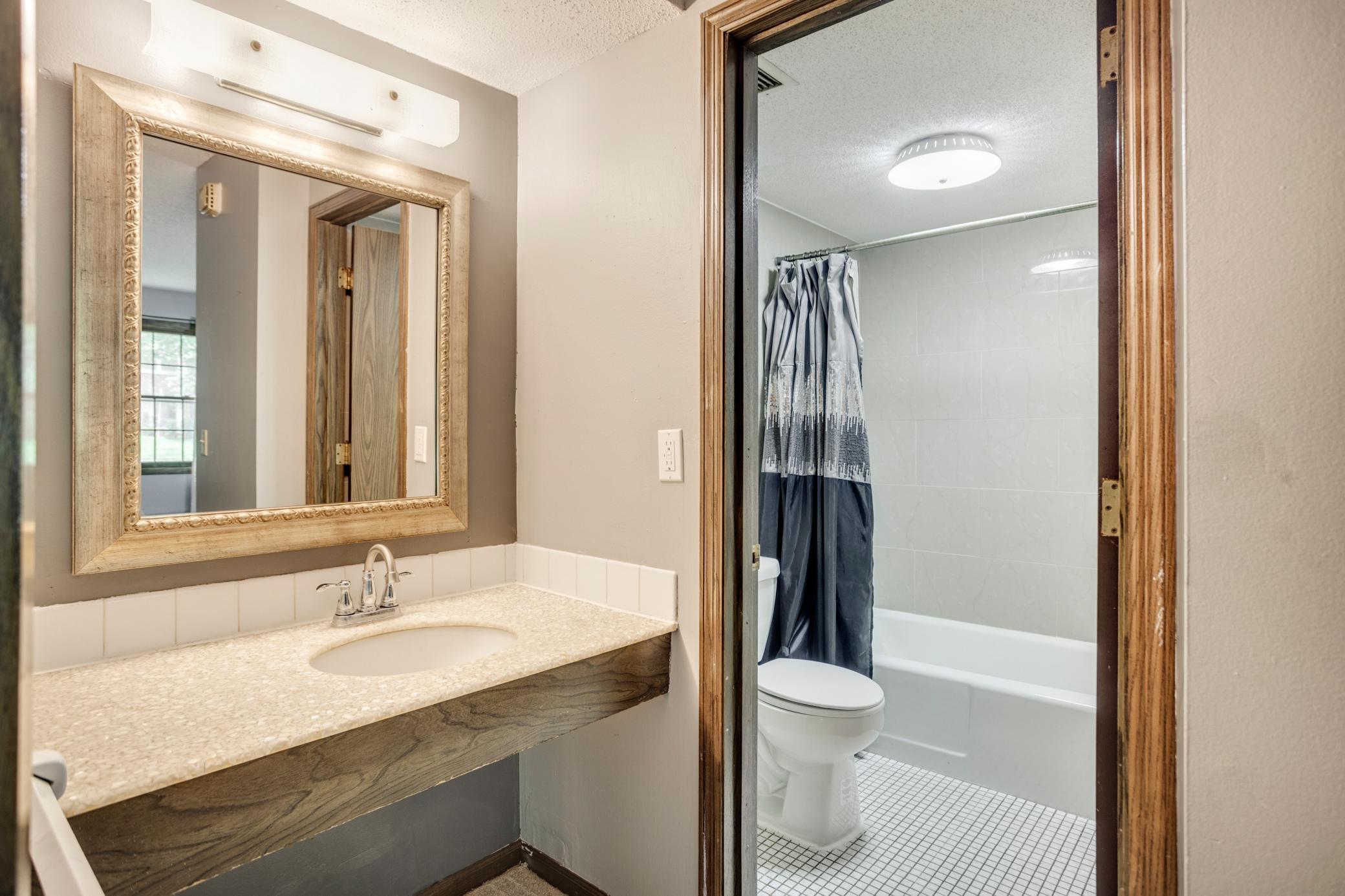 702 Old Settlers Trail Unit: 3