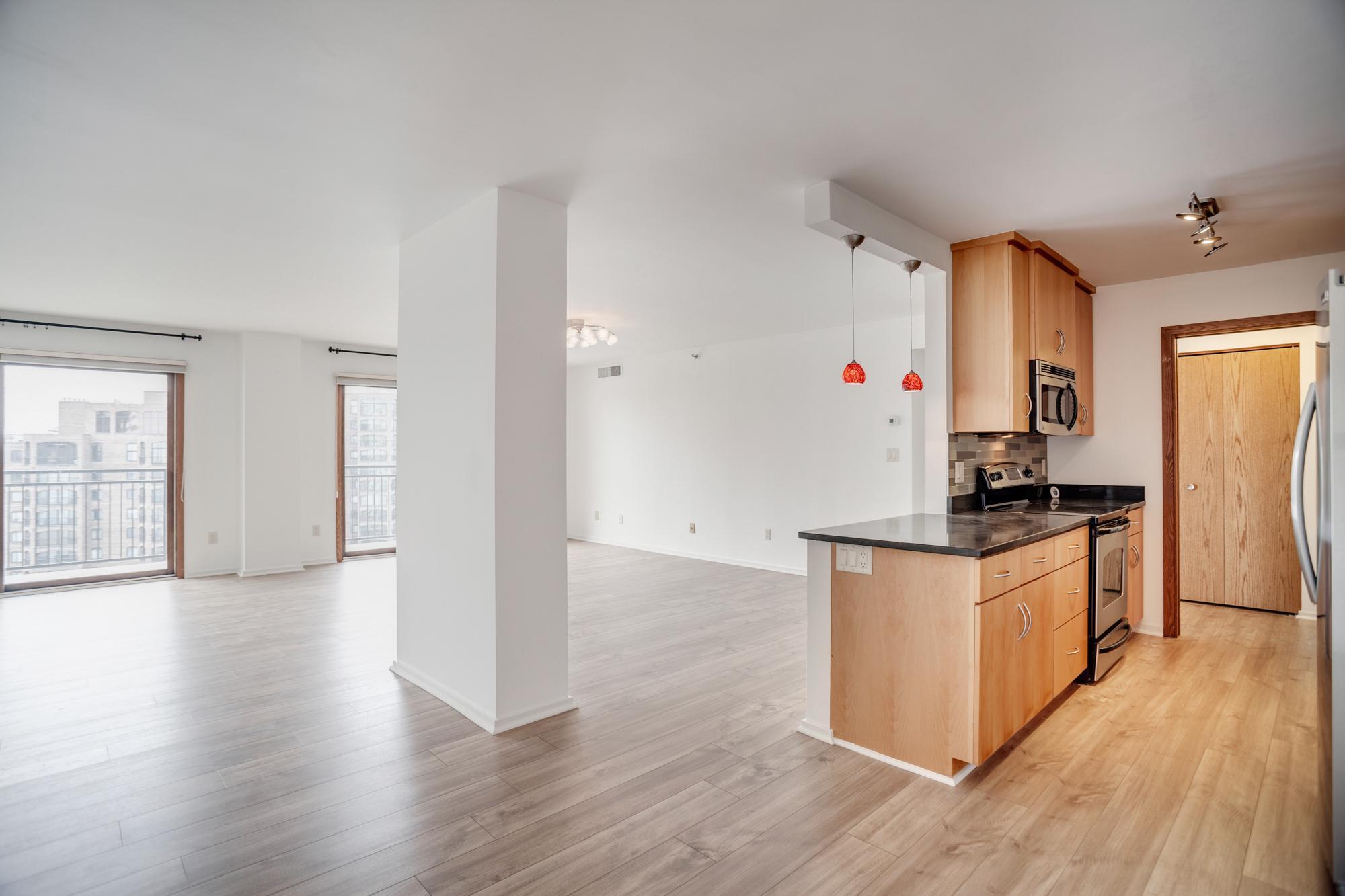 1225 Lasalle Avenue Unit: 1704