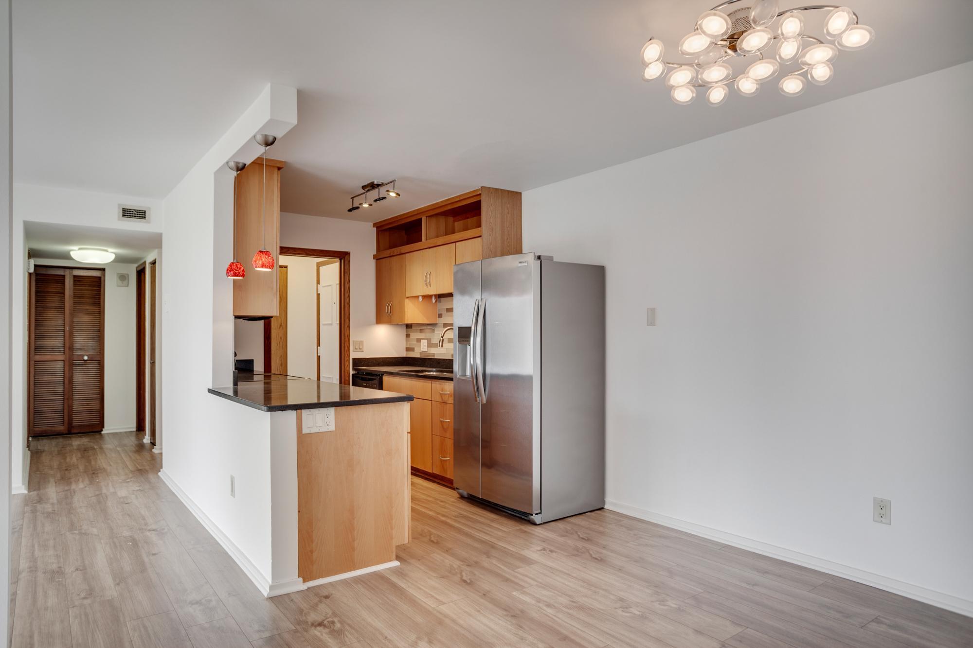 1225 Lasalle Avenue Unit: 1704