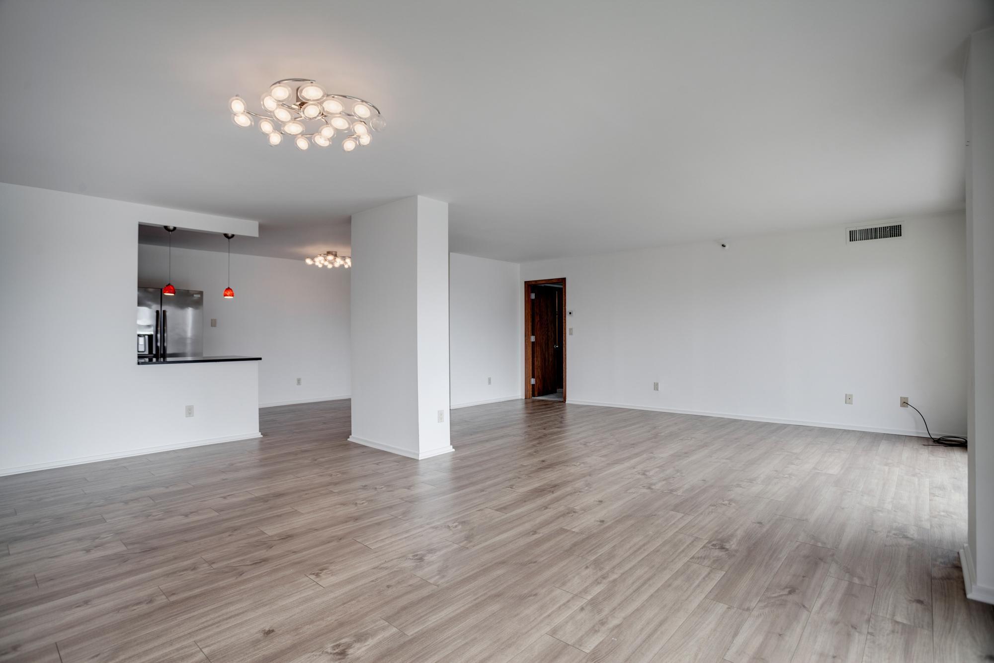 1225 Lasalle Avenue Unit: 1704