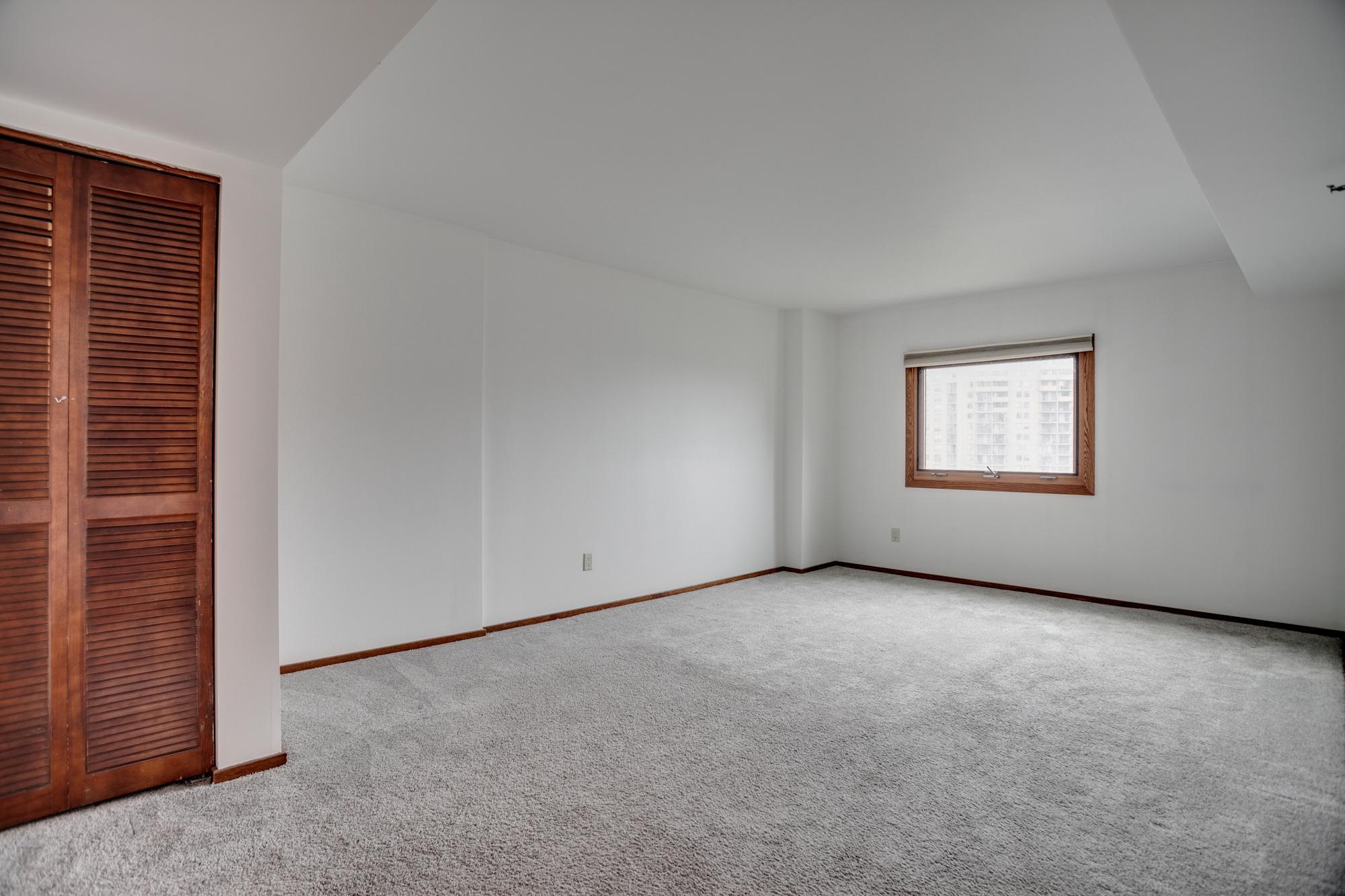 1225 Lasalle Avenue Unit: 1704