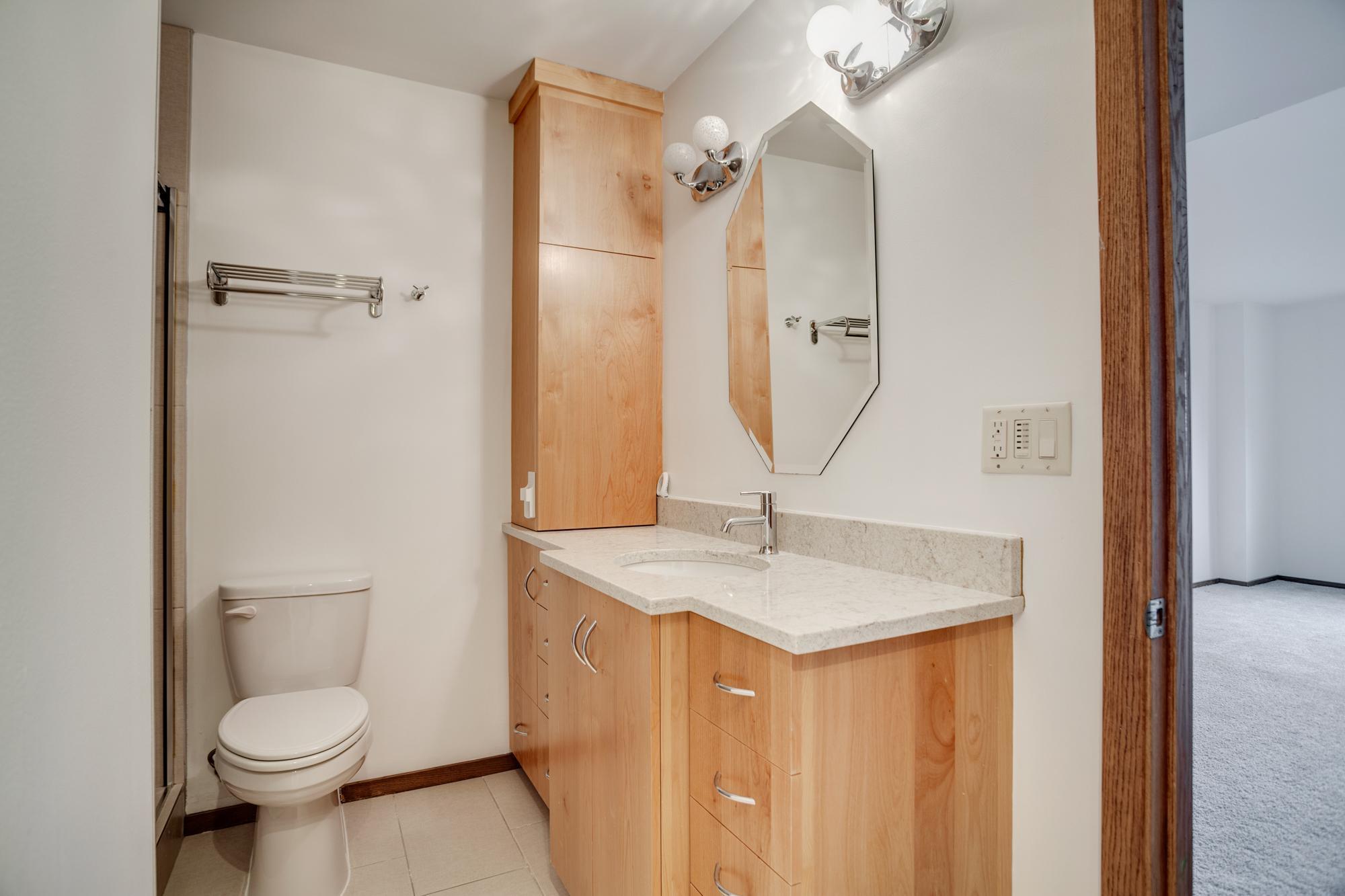 1225 Lasalle Avenue Unit: 1704