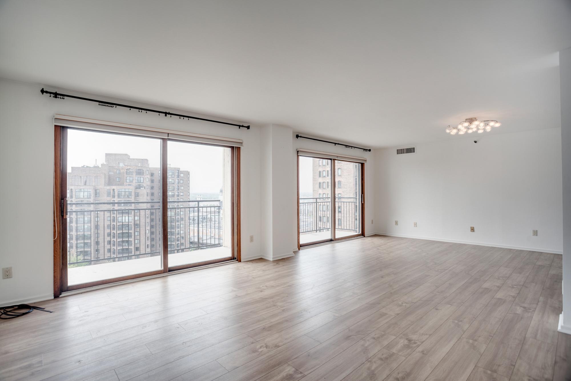 1225 Lasalle Avenue Unit: 1704