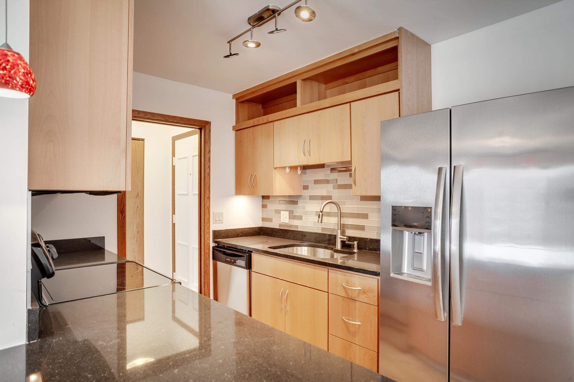 1225 Lasalle Avenue Unit: 1704