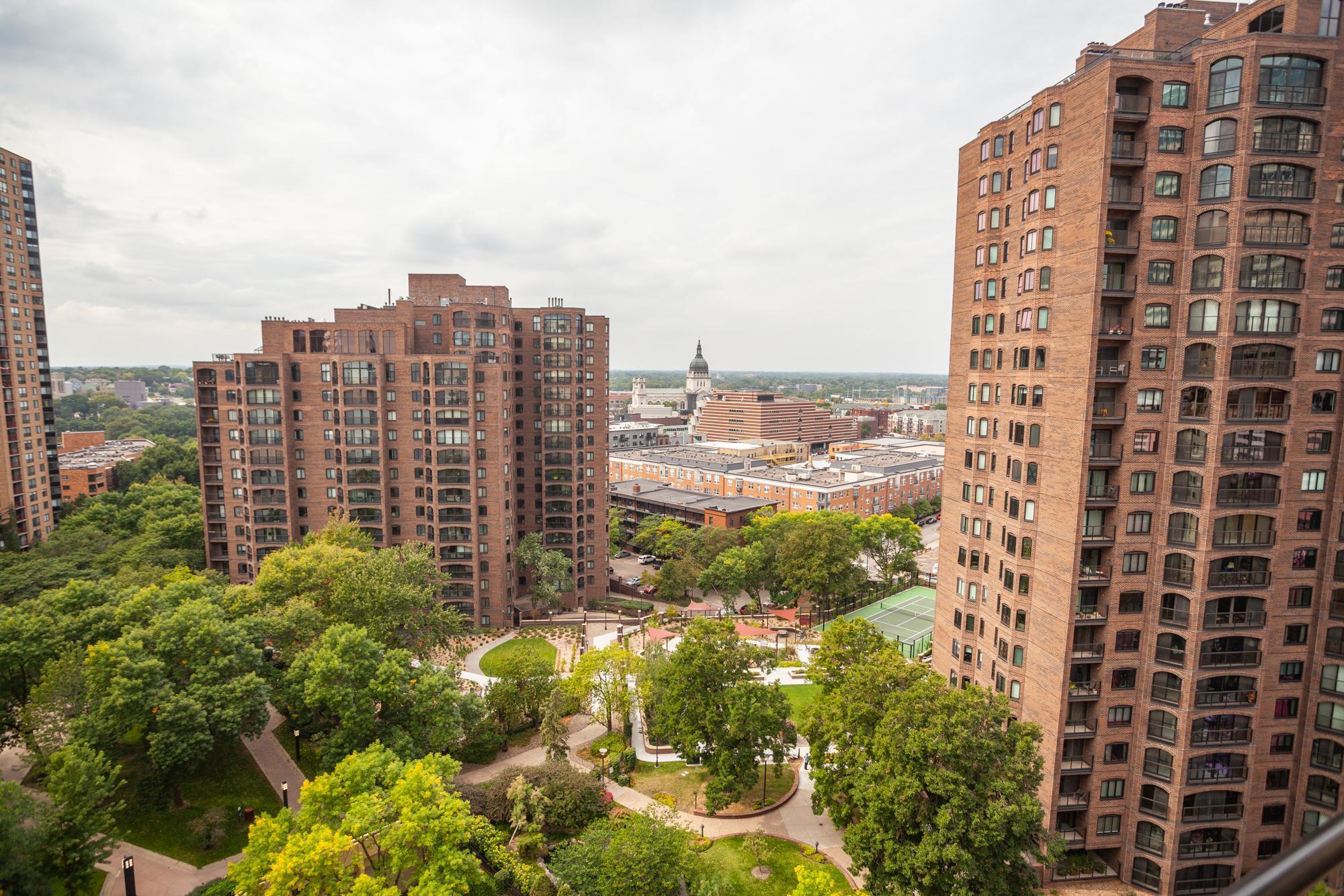1225 Lasalle Avenue Unit: 1704