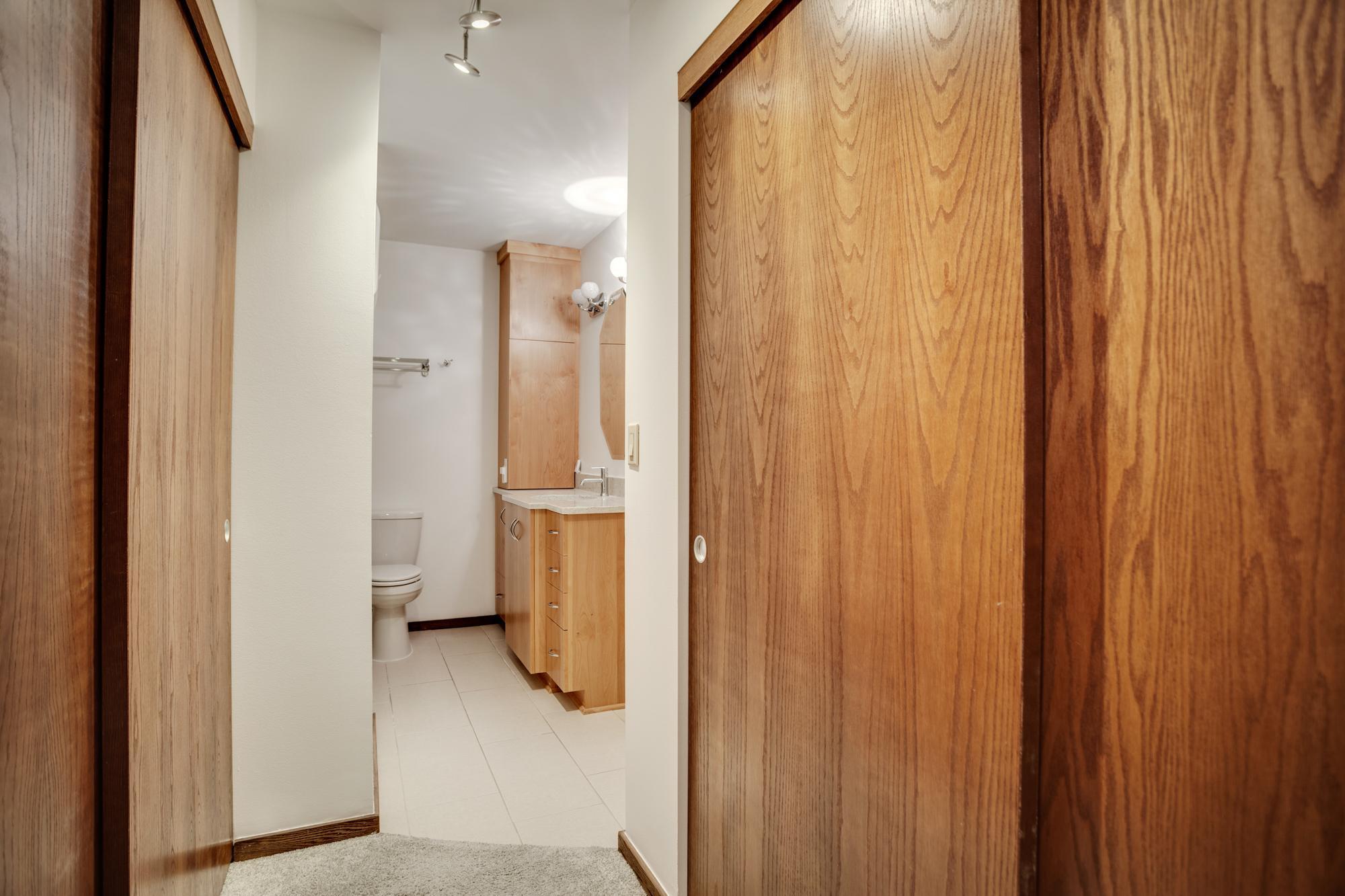 1225 Lasalle Avenue Unit: 1704