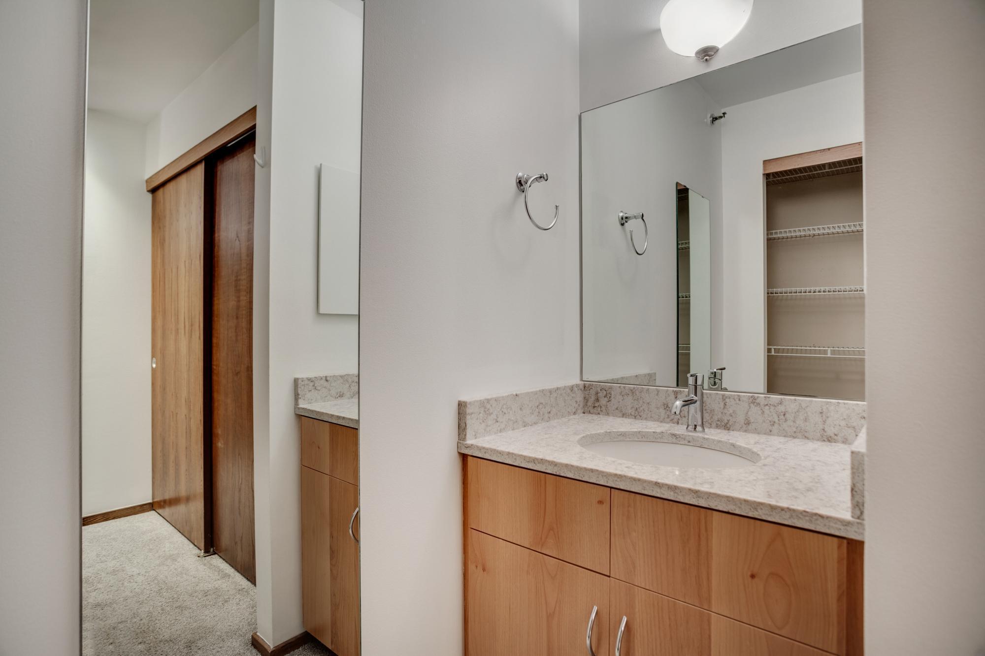 1225 Lasalle Avenue Unit: 1704