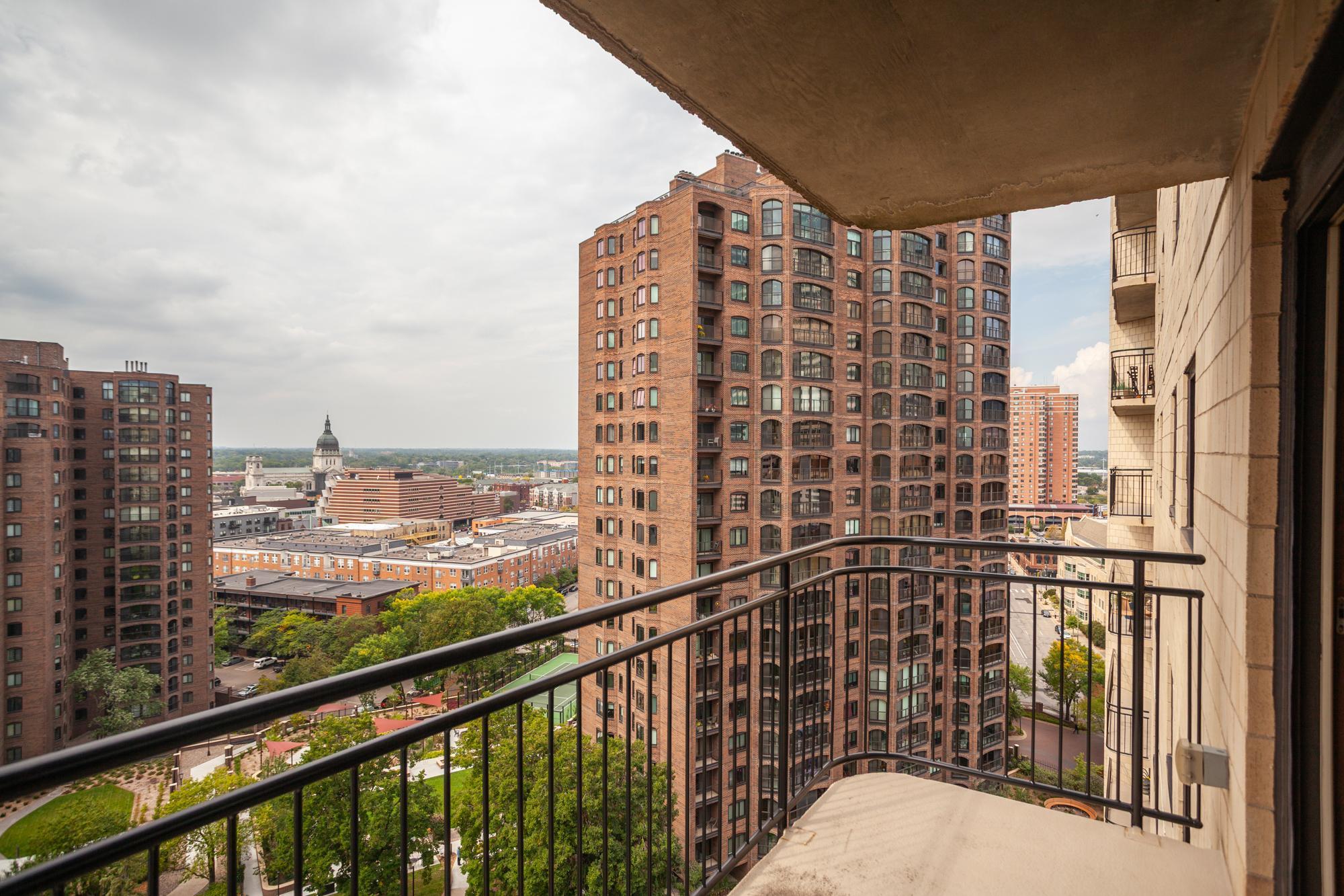 1225 Lasalle Avenue Unit: 1704
