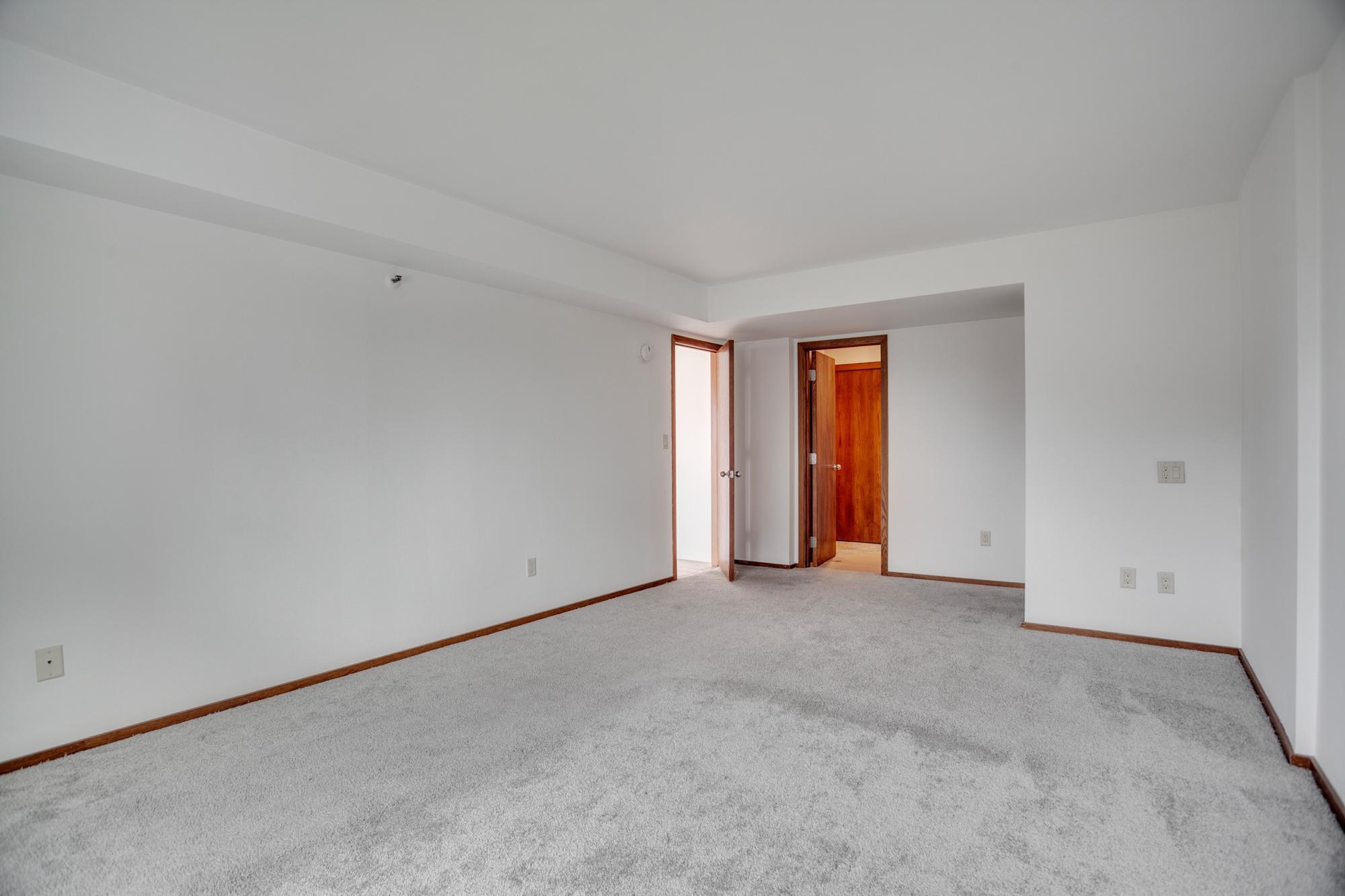 1225 Lasalle Avenue Unit: 1704