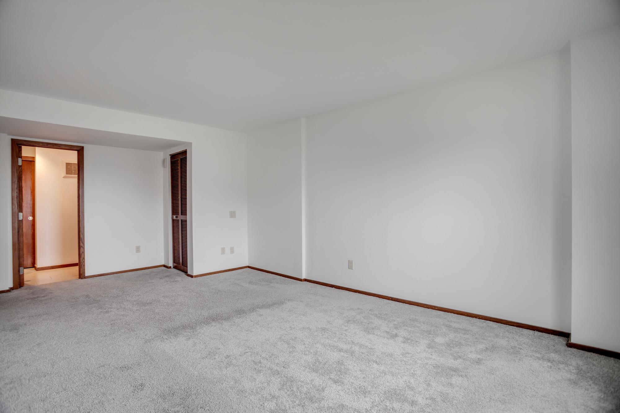 1225 Lasalle Avenue Unit: 1704