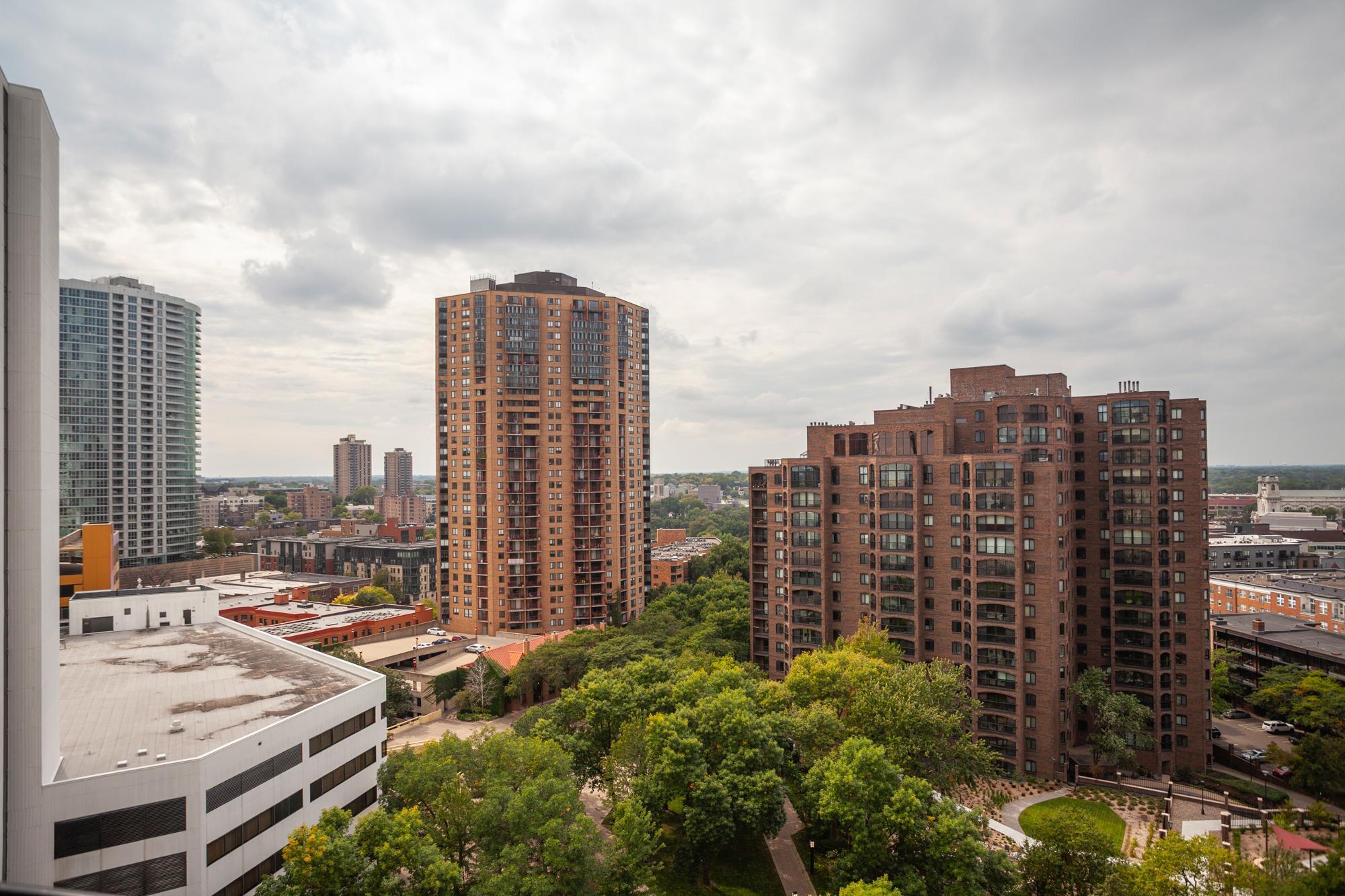1225 Lasalle Avenue Unit: 1704