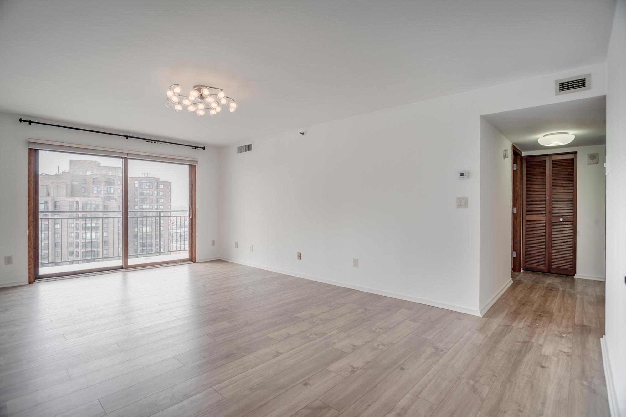 1225 Lasalle Avenue Unit: 1704