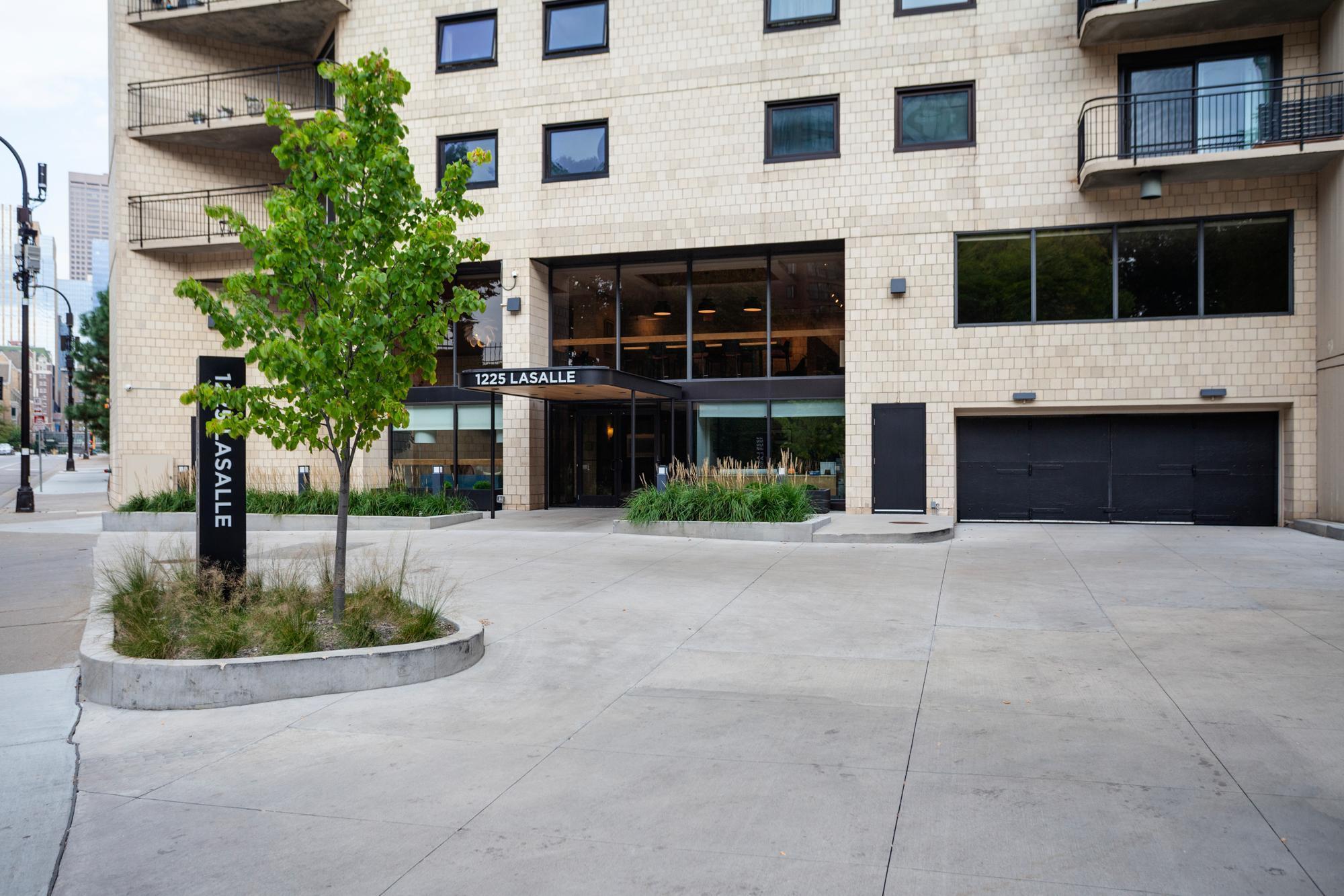 1225 Lasalle Avenue Unit: 1704