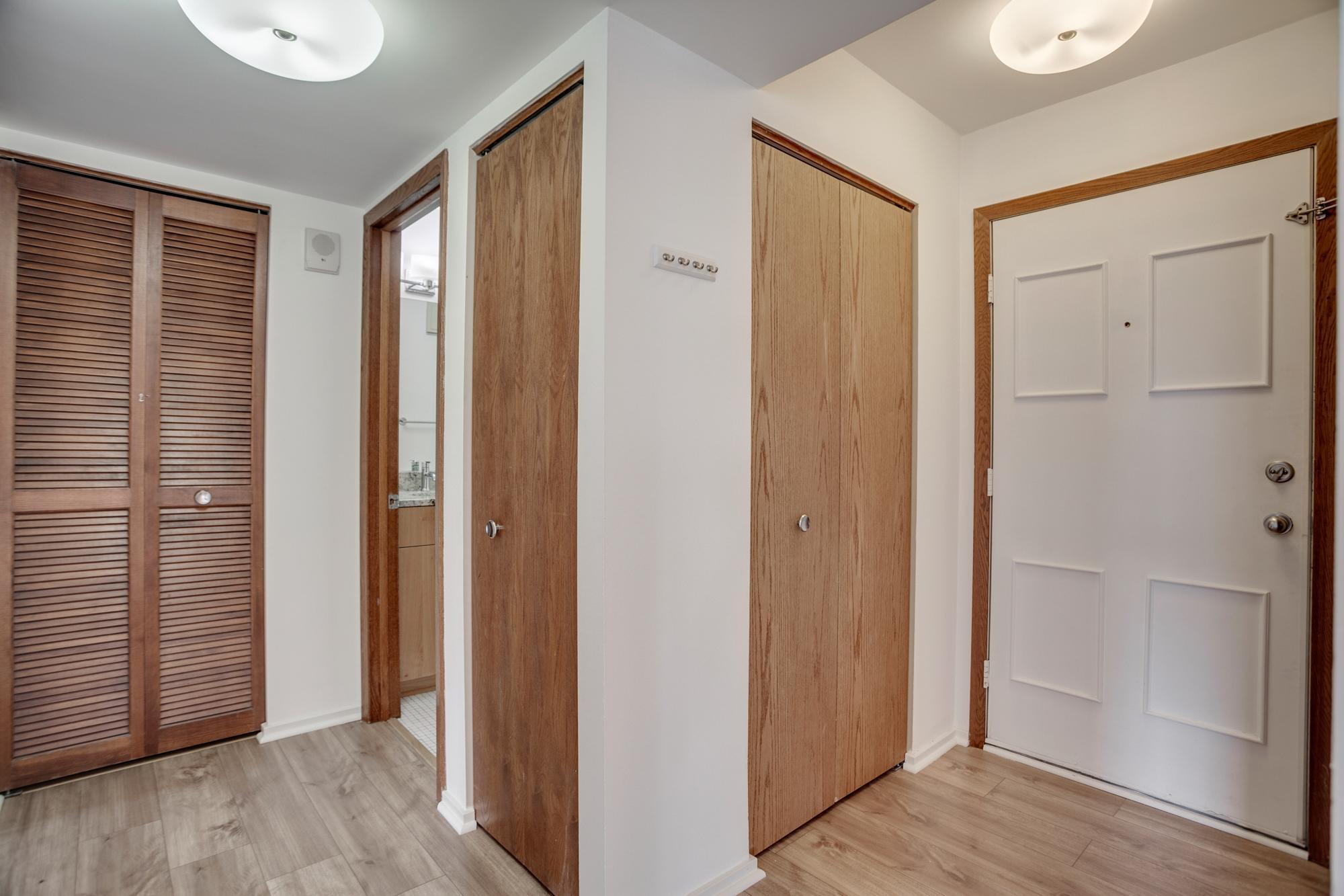 1225 Lasalle Avenue Unit: 1704