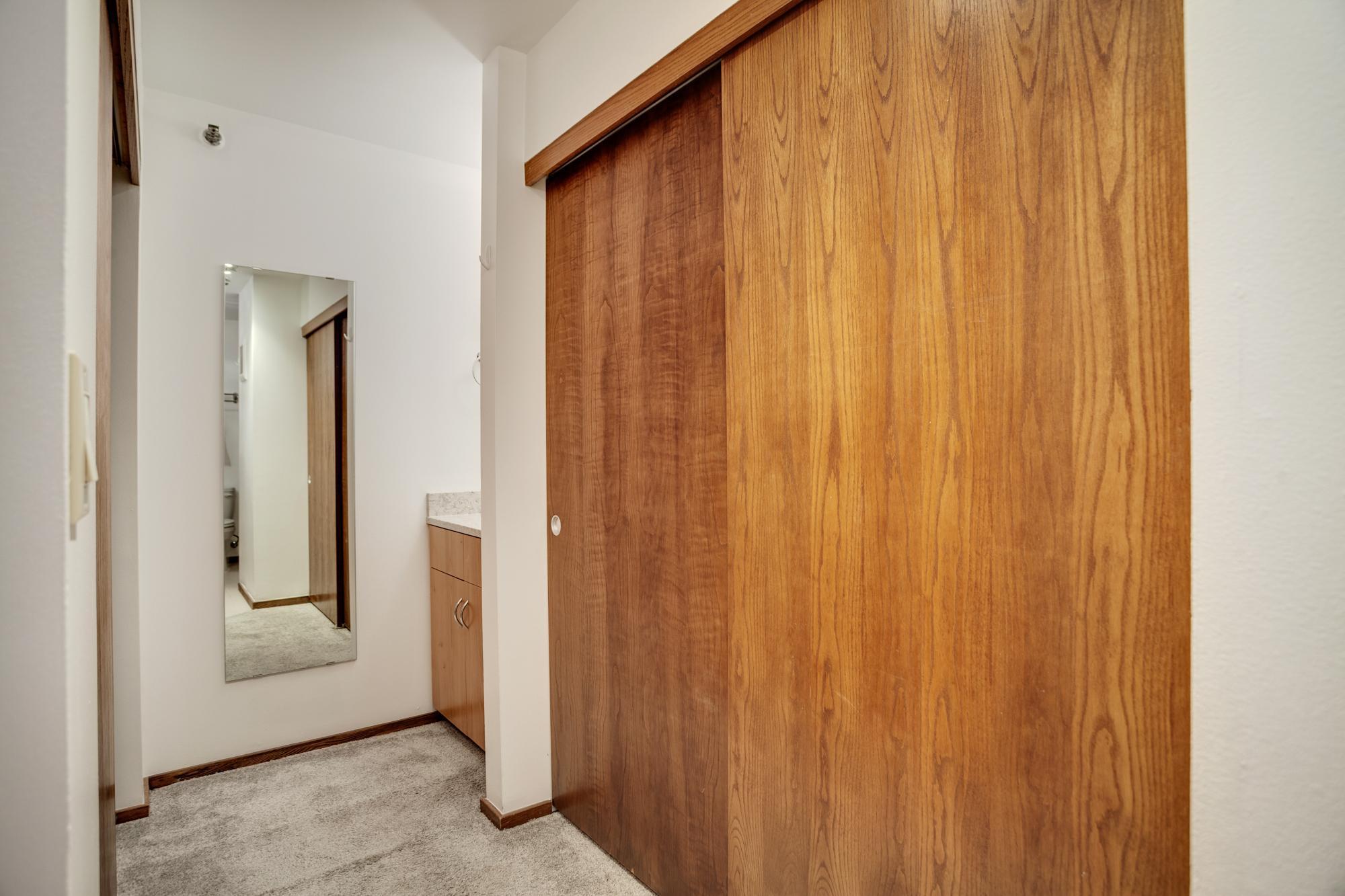 1225 Lasalle Avenue Unit: 1704