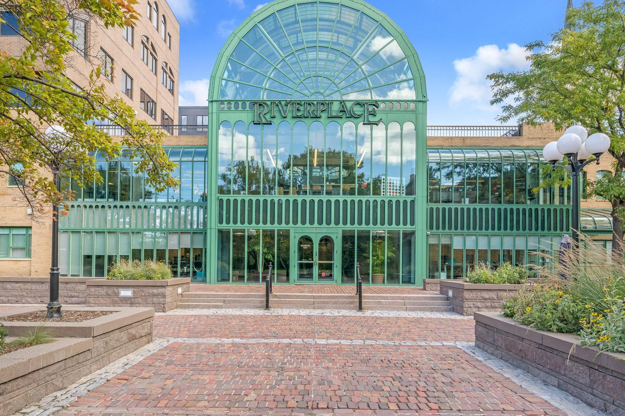 110 1st Avenue NE Unit: F1502
