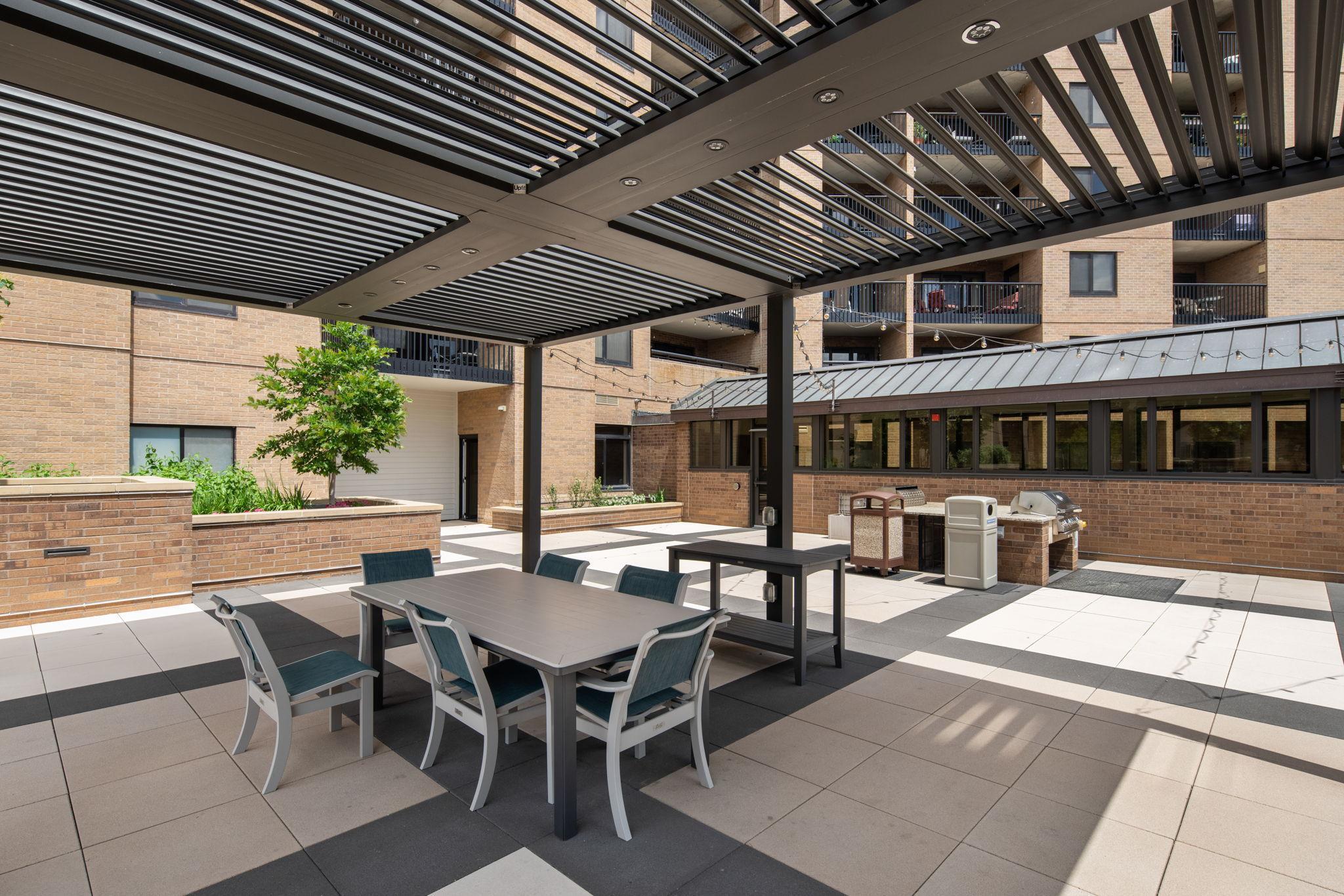 110 1st Avenue NE Unit: F1502