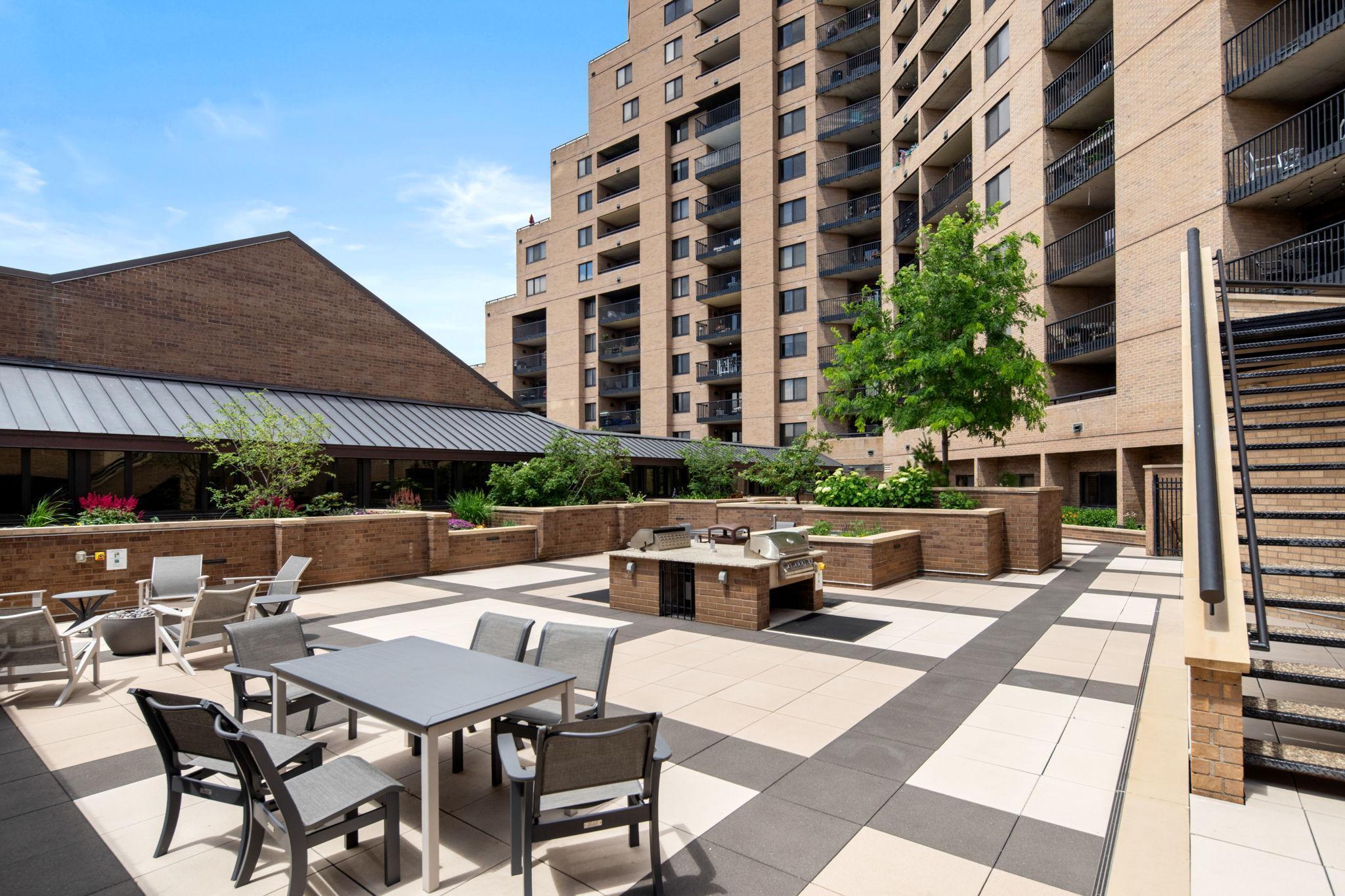 110 1st Avenue NE Unit: F1502