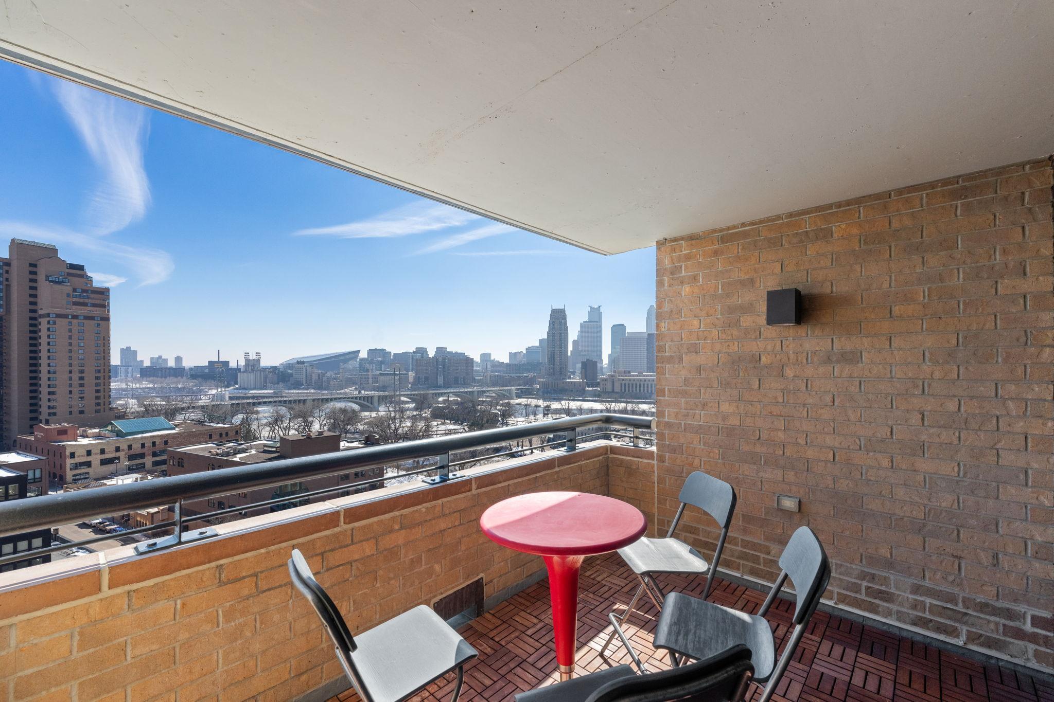 110 1st Avenue NE Unit: F1502