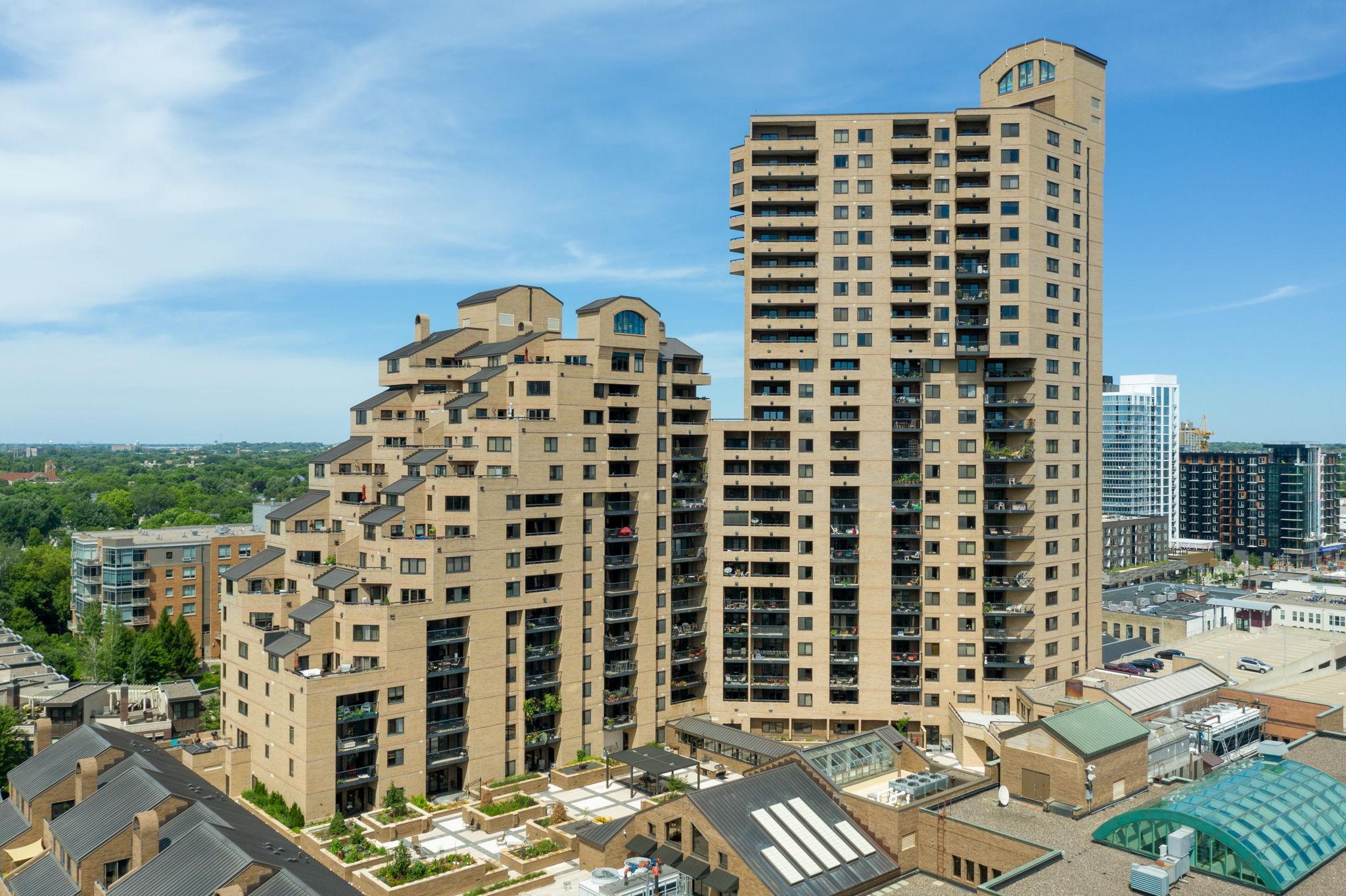 110 1st Avenue NE Unit: F1502