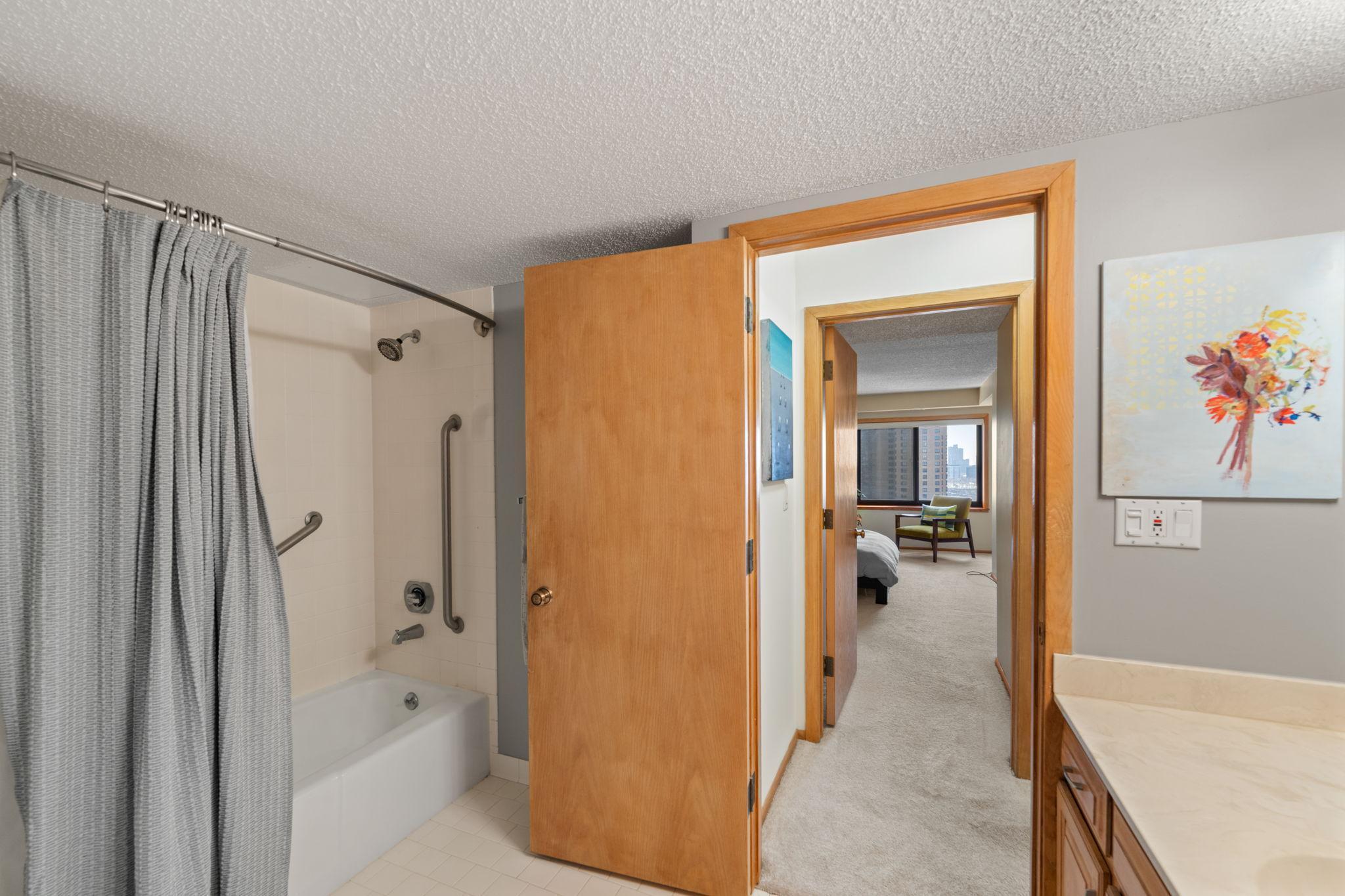 110 1st Avenue NE Unit: F1502