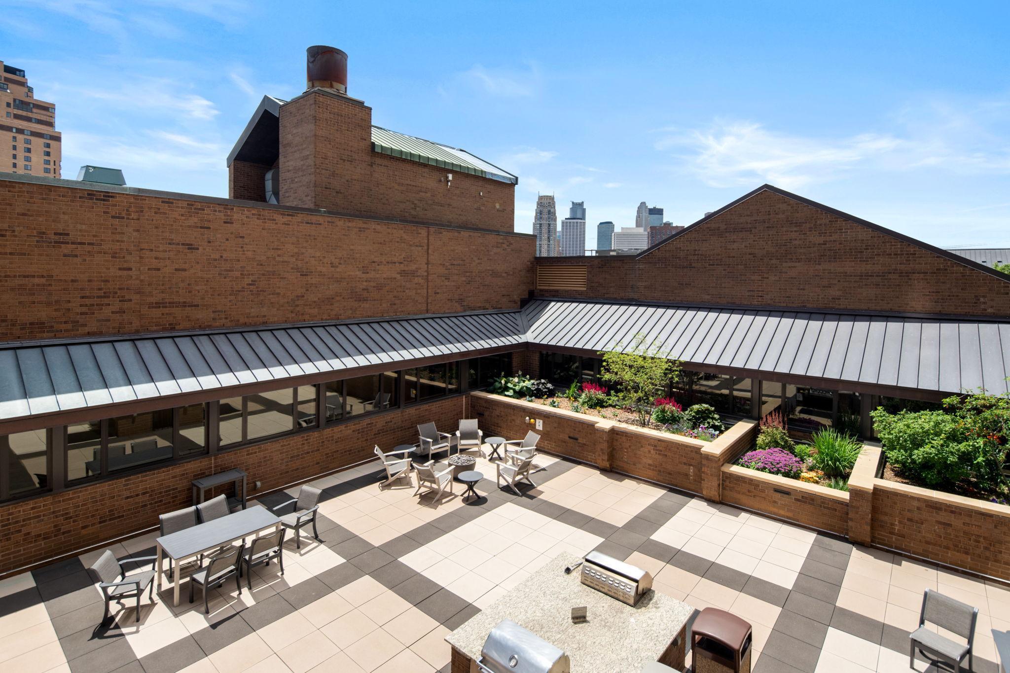 110 1st Avenue NE Unit: F1502