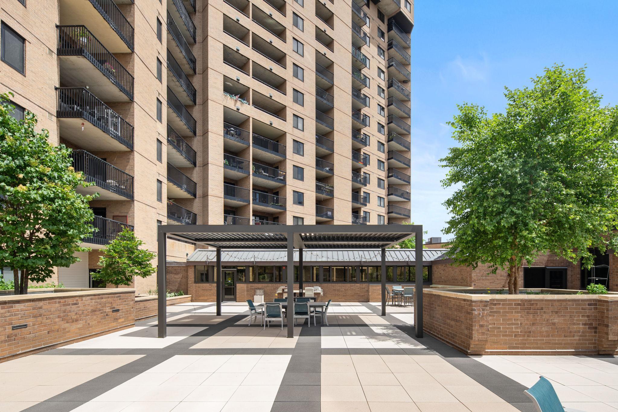 110 1st Avenue NE Unit: F1502