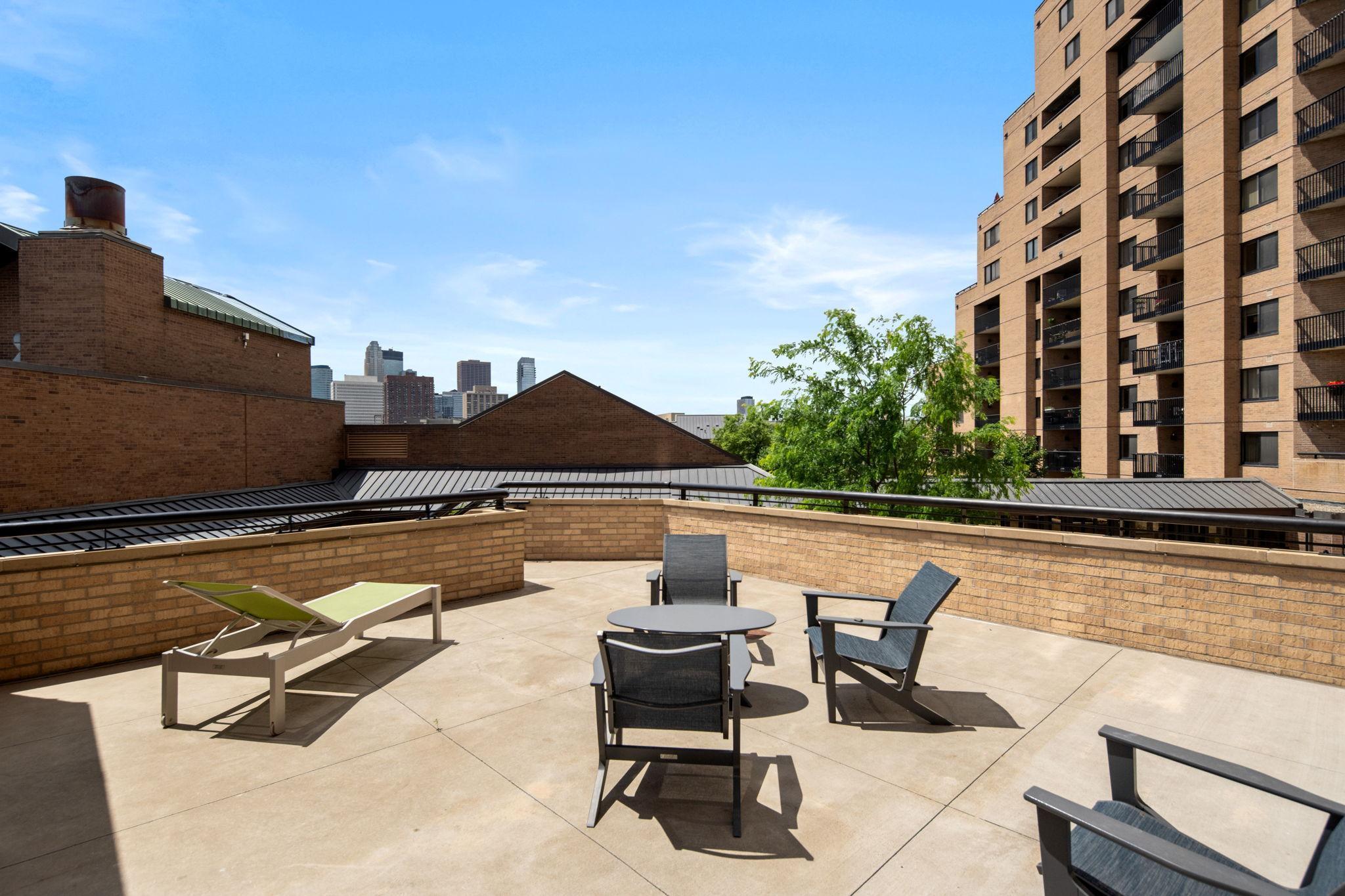 110 1st Avenue NE Unit: F1502