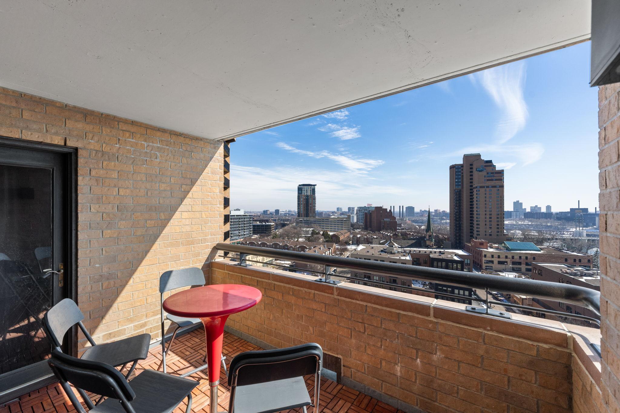 110 1st Avenue NE Unit: F1502