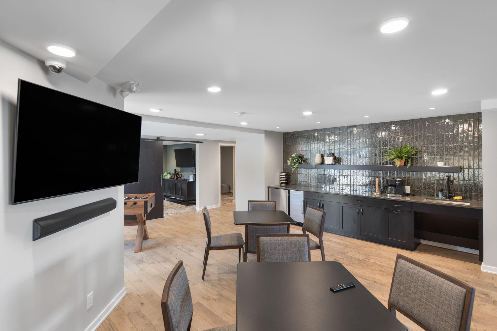 110 1st Avenue NE Unit: F1502