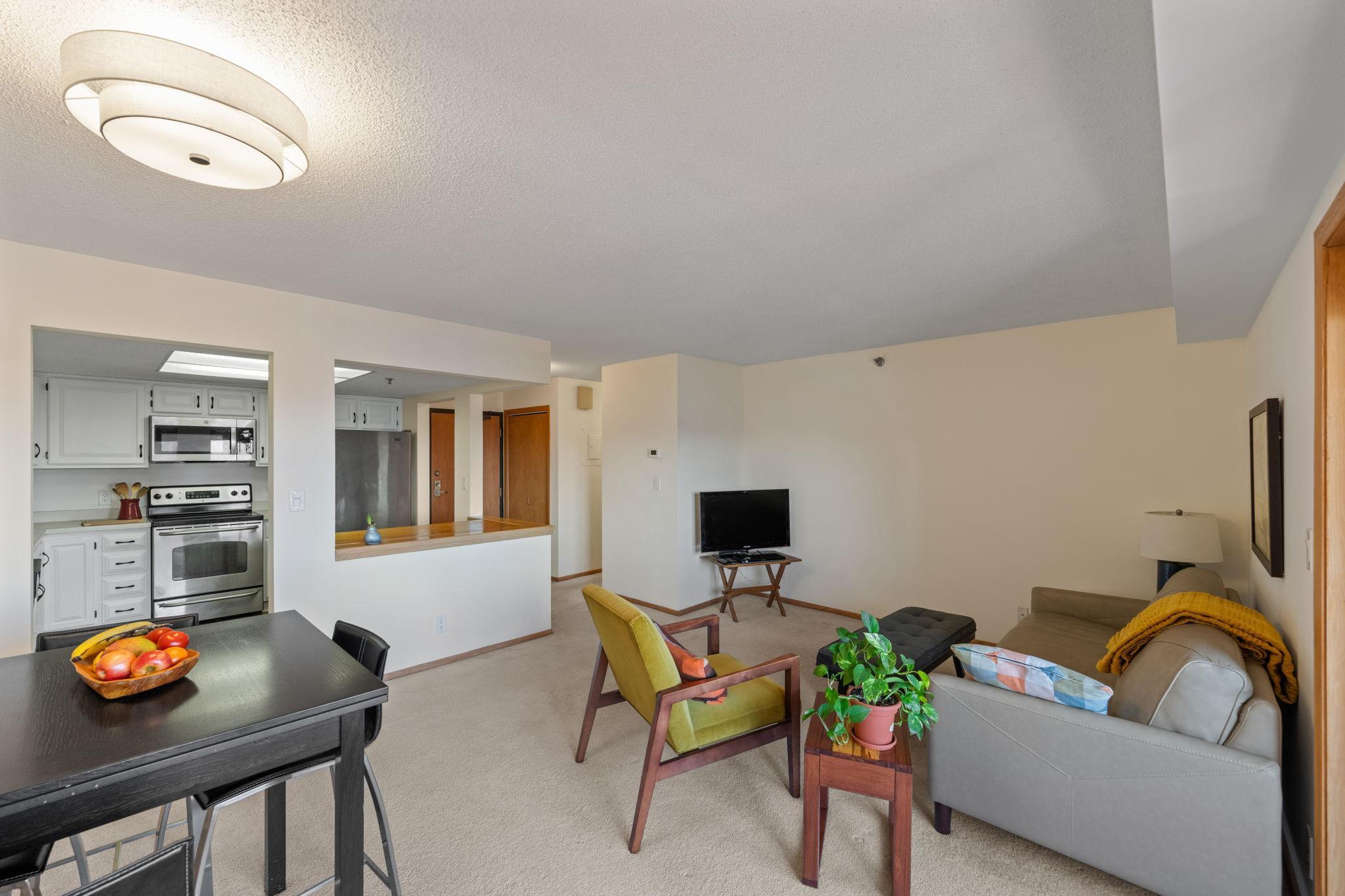 110 1st Avenue NE Unit: F1502