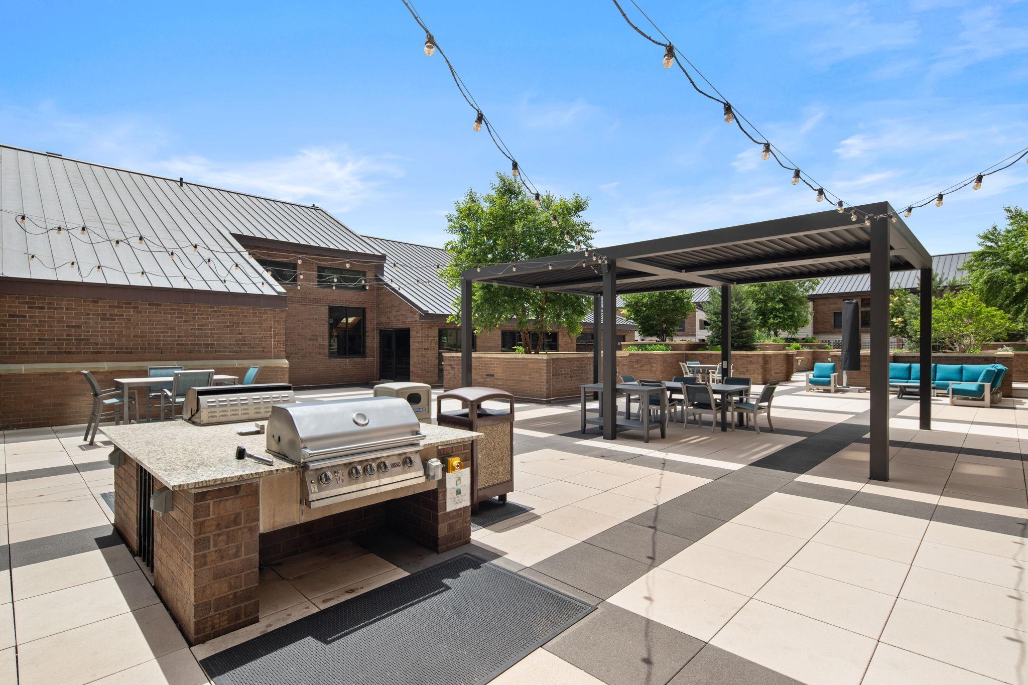 110 1st Avenue NE Unit: F1502
