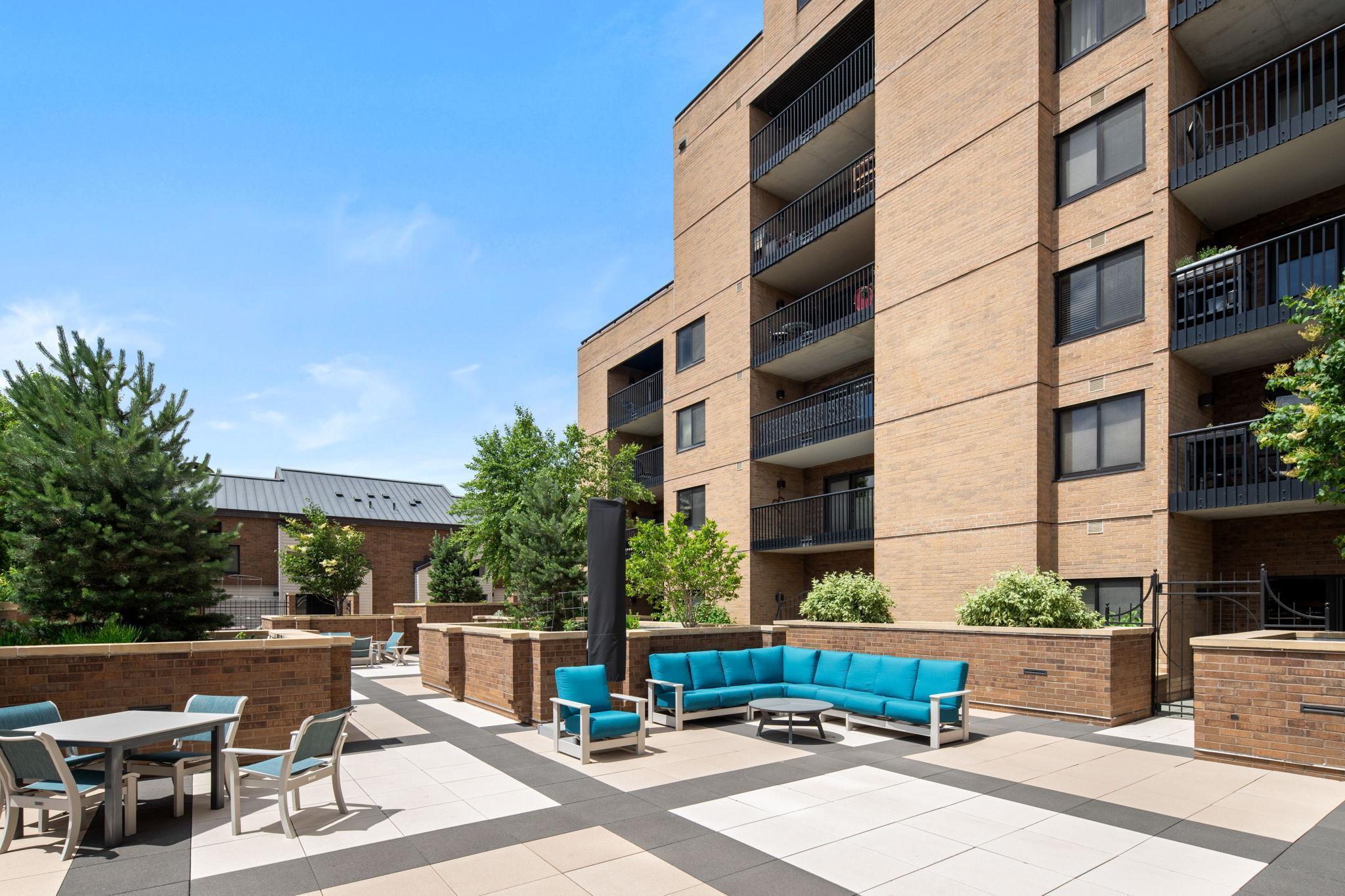 110 1st Avenue NE Unit: F1502