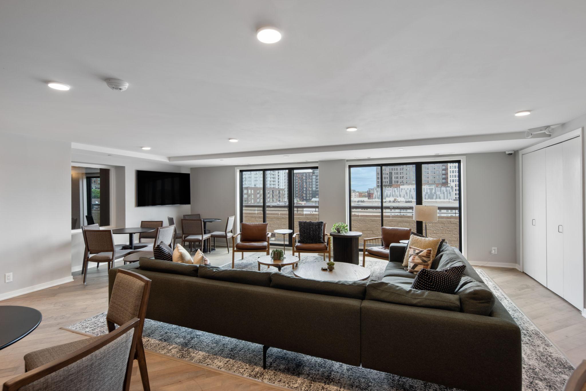 110 1st Avenue NE Unit: F1502