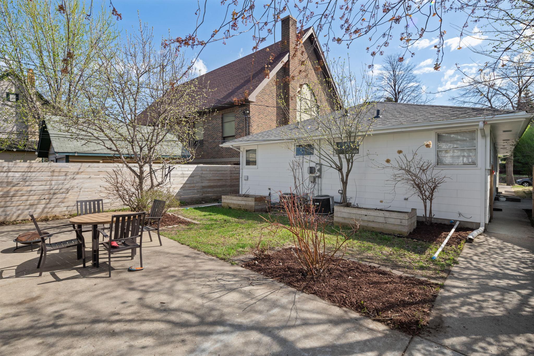 2416 Quincy Street NE