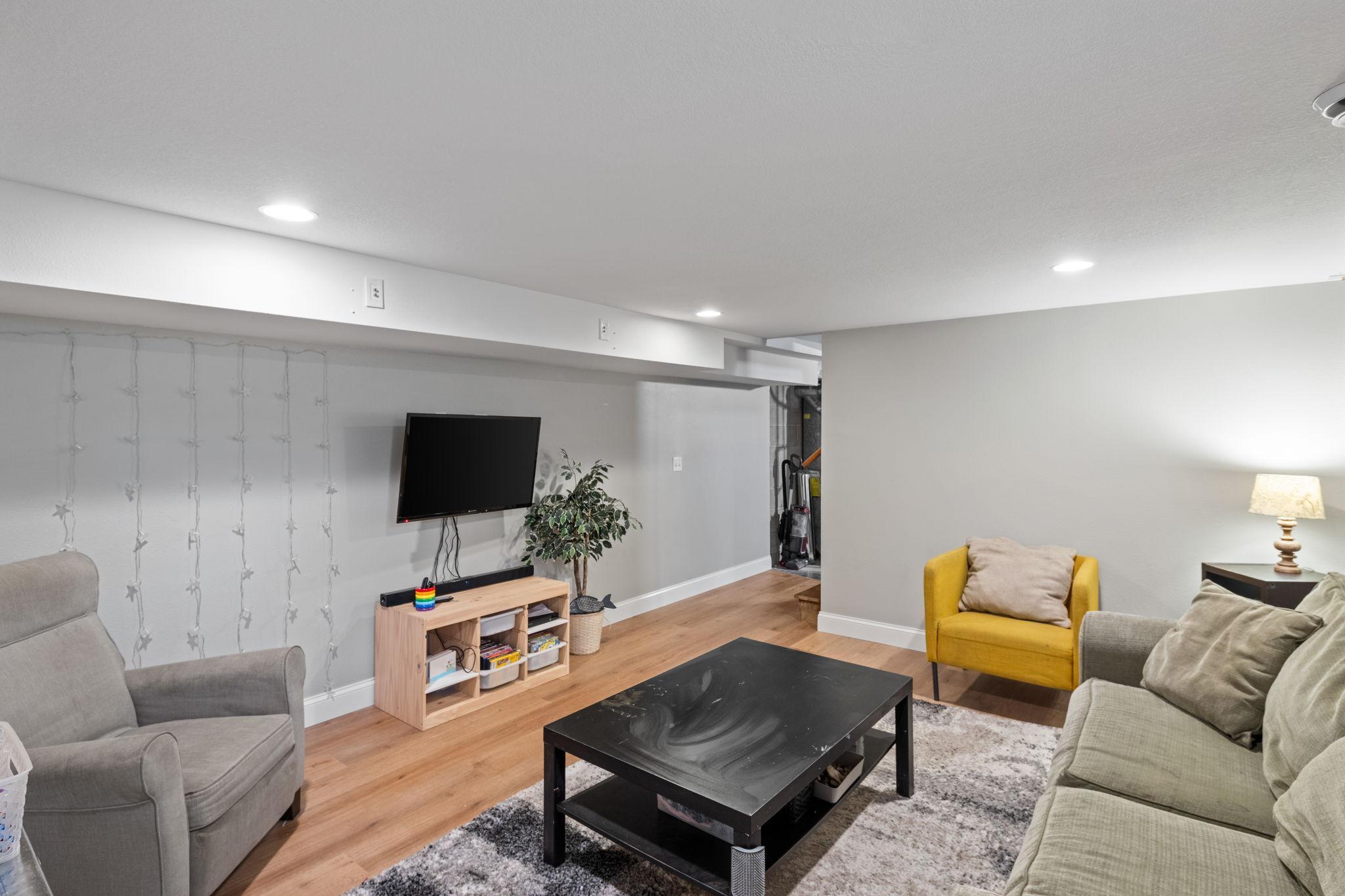 2416 Quincy Street NE
